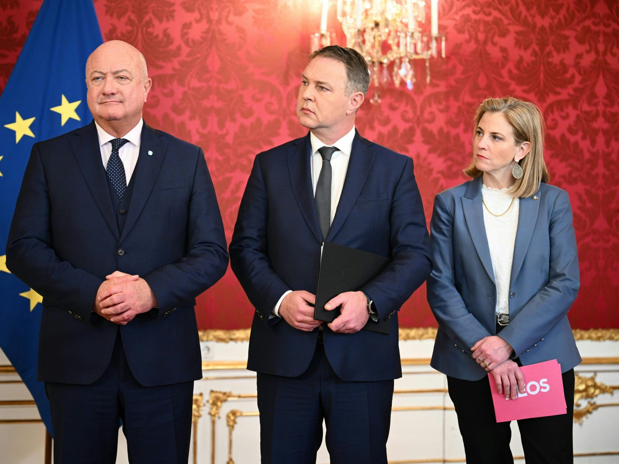 Während die Ministerienverteilung geklärt ist, wird innerhalb der Parteien noch um die Besetzung gerungen.
