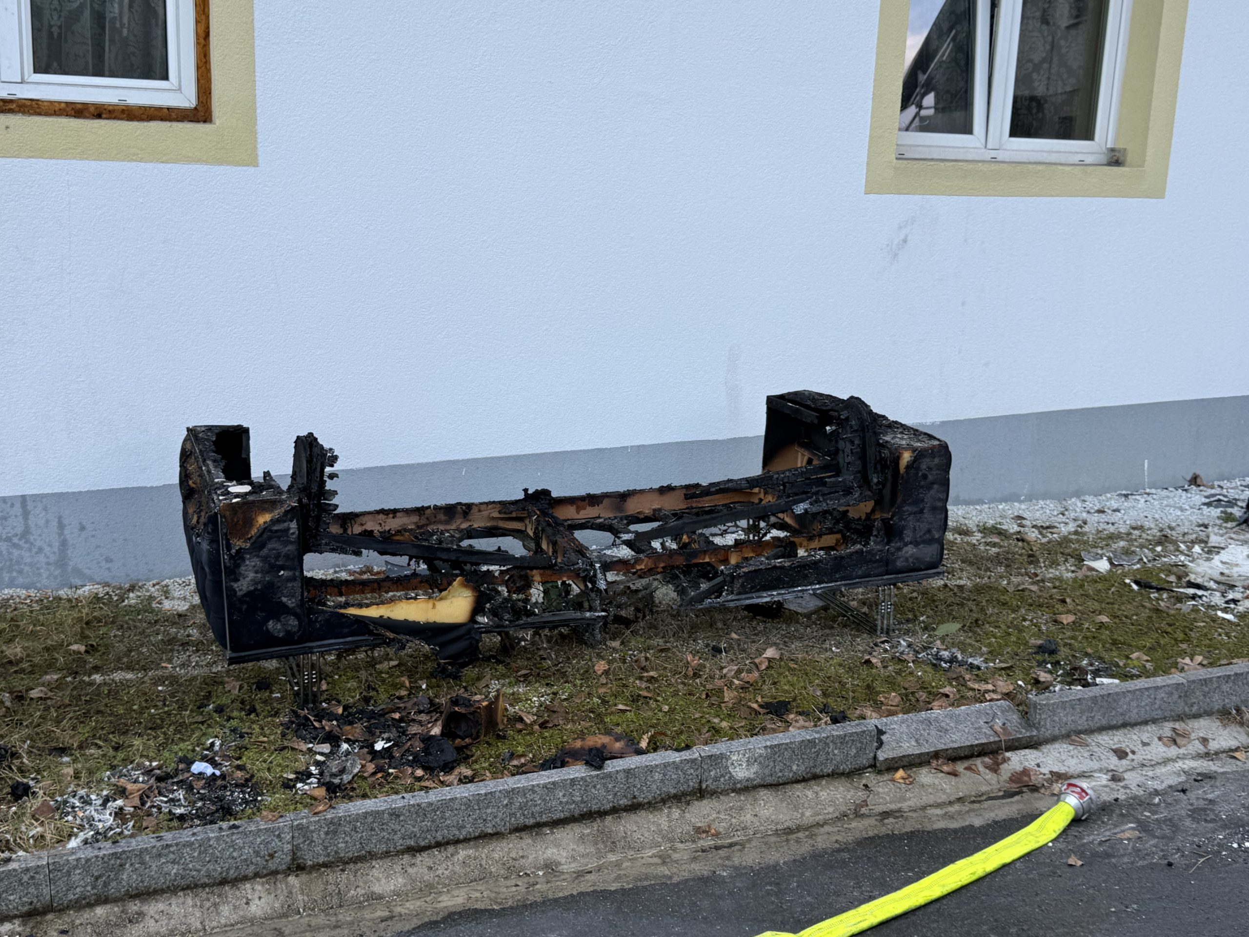 Zwei Personen mit Verdacht auf Rauchgasvergiftung nach Brand in Hohenems