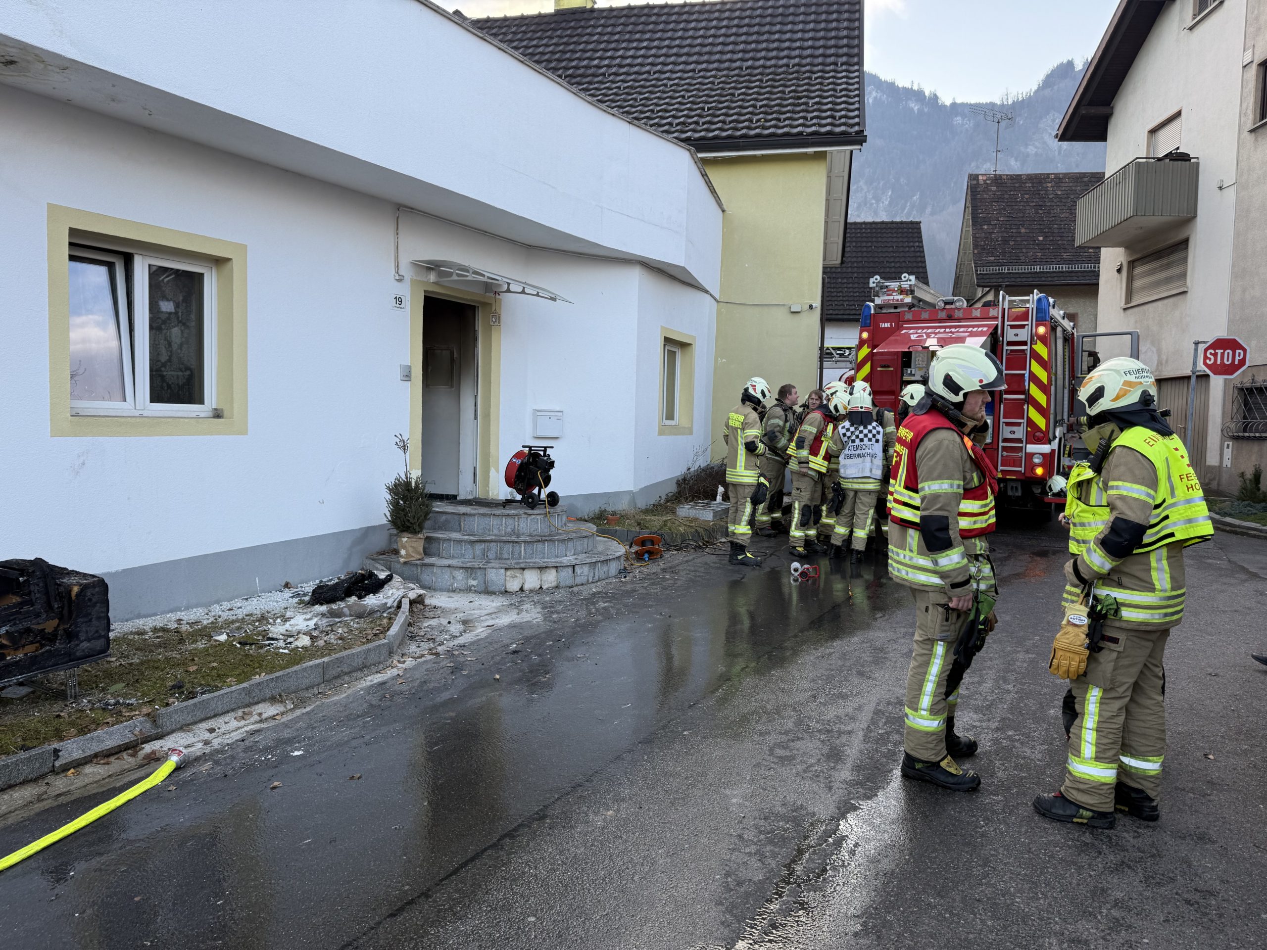 Zwei Personen mit Verdacht auf Rauchgasvergiftung nach Brand in Hohenems