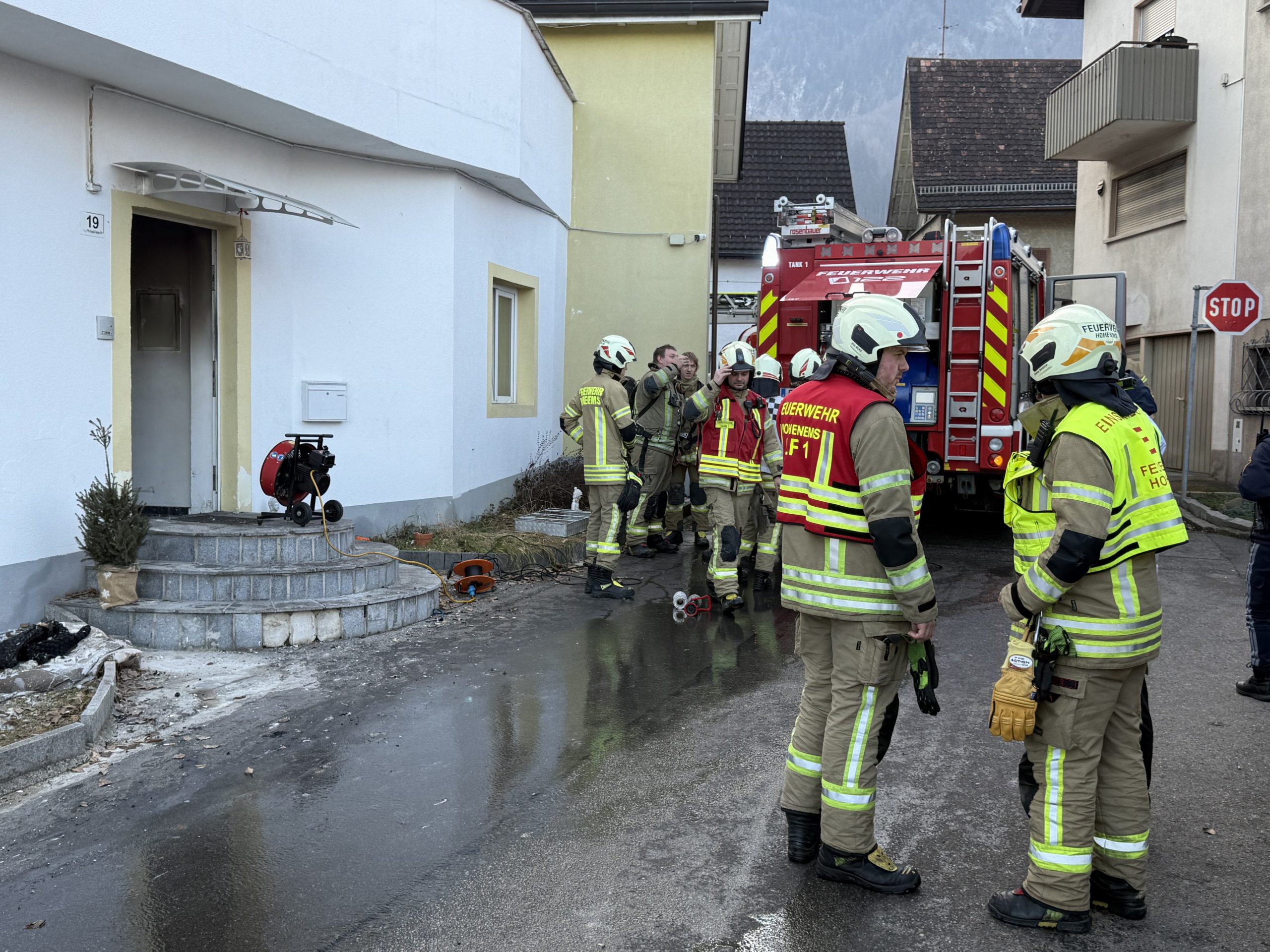 Zwei Personen mit Verdacht auf Rauchgasvergiftung nach Brand in Hohenems