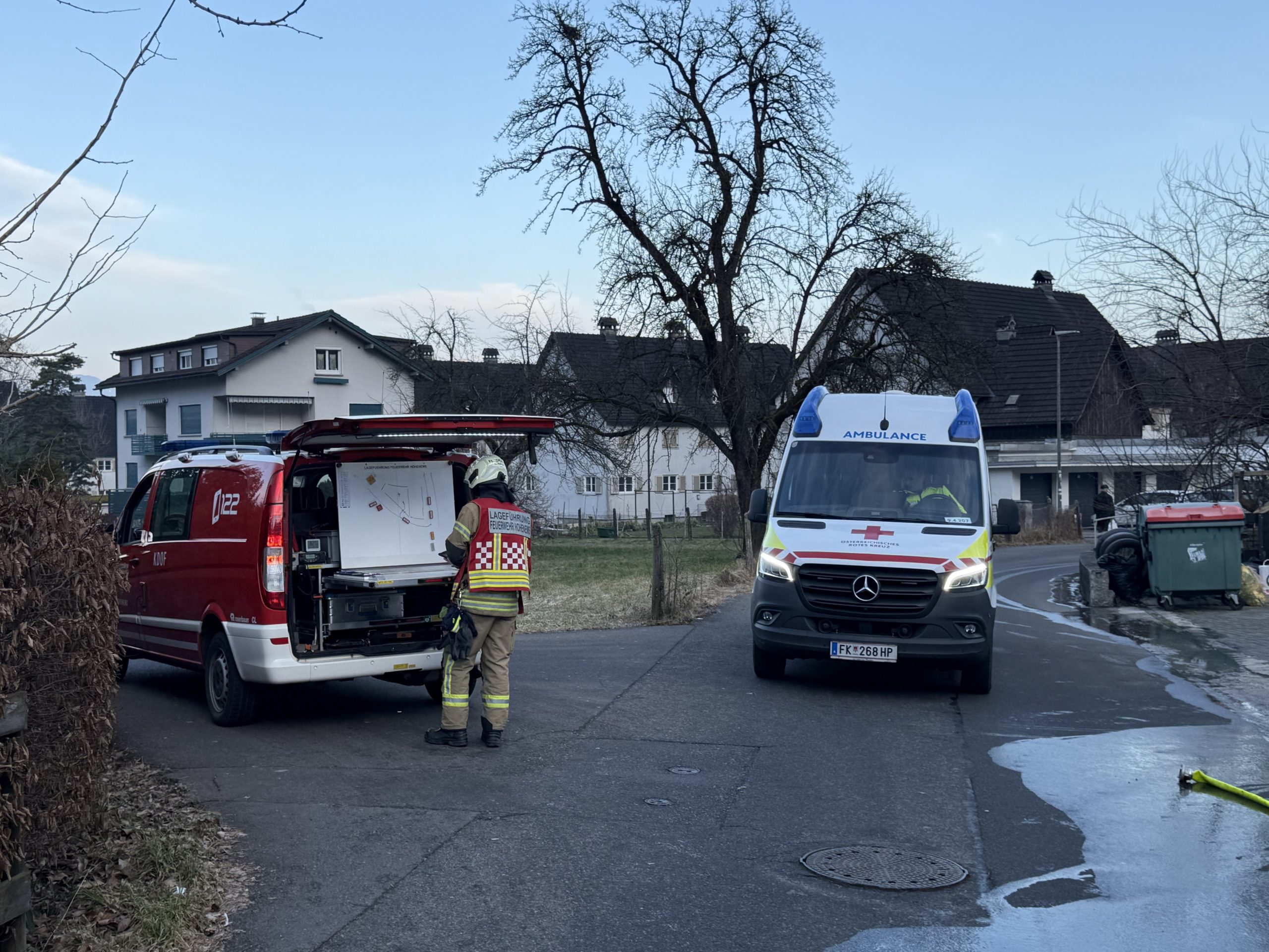 Zwei Personen mit Verdacht auf Rauchgasvergiftung nach Brand in Hohenems