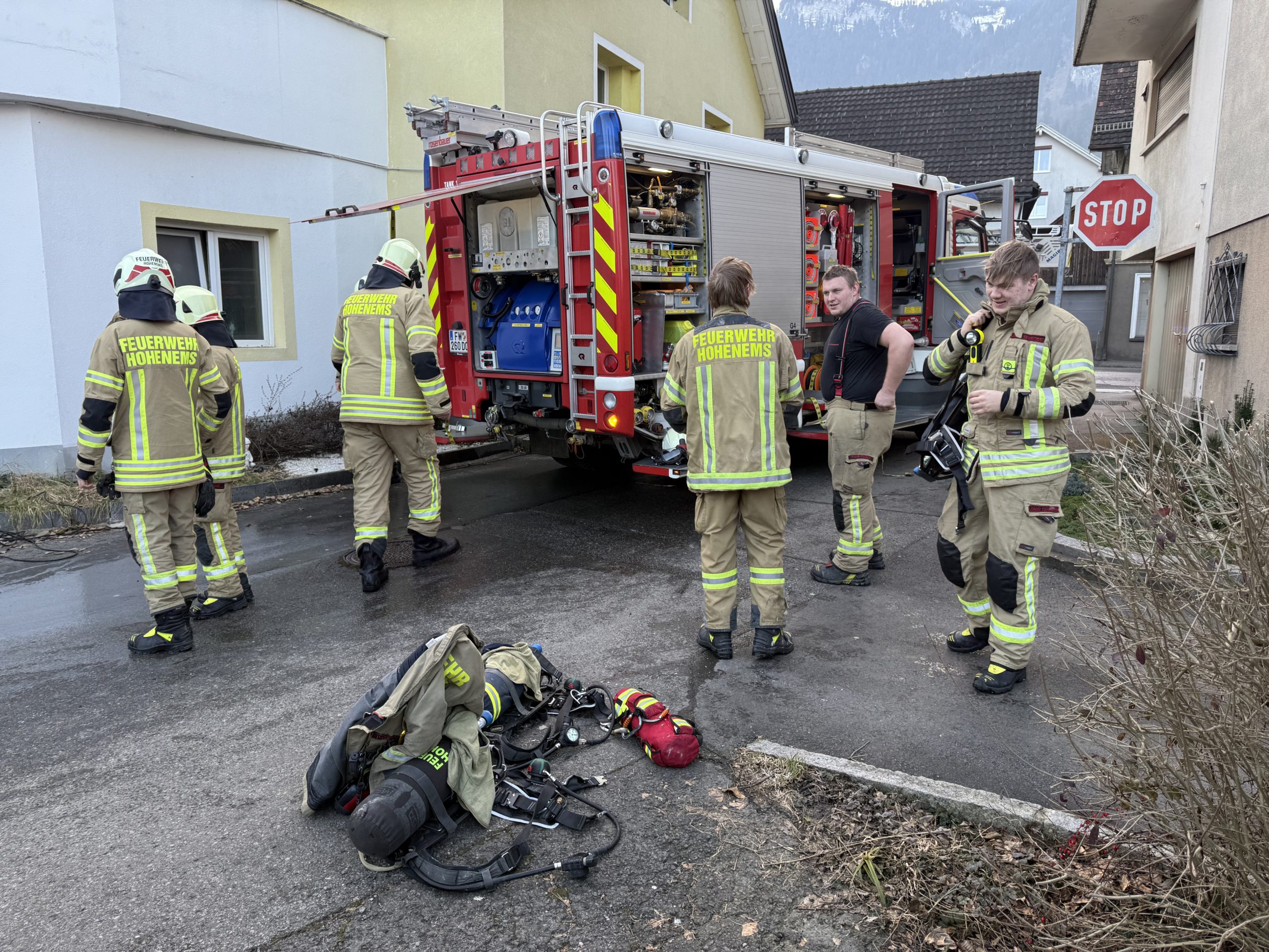 Zwei Personen mit Verdacht auf Rauchgasvergiftung nach Brand in Hohenems