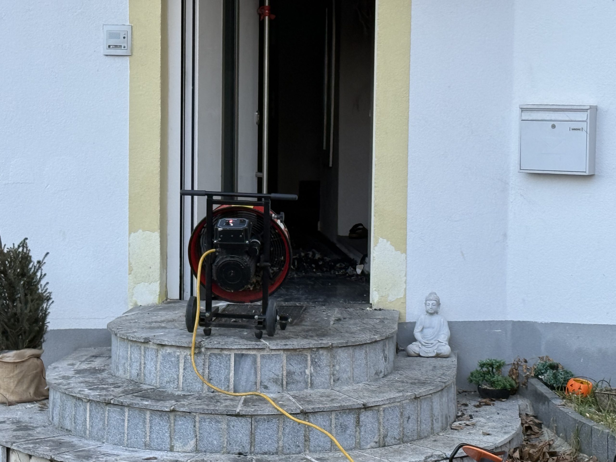Zwei Personen mit Verdacht auf Rauchgasvergiftung nach Brand in Hohenems