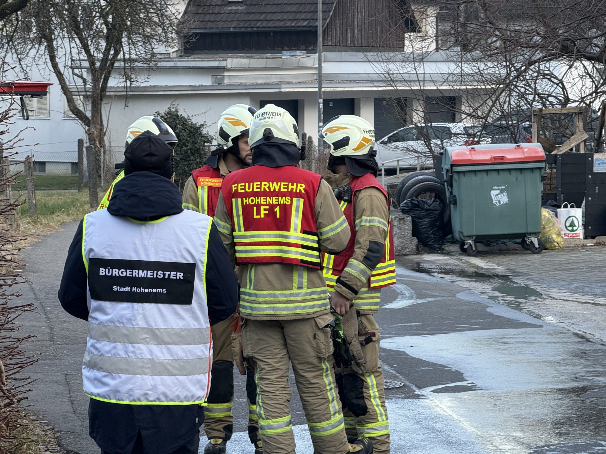 Zwei Personen mit Verdacht auf Rauchgasvergiftung nach Brand in Hohenems