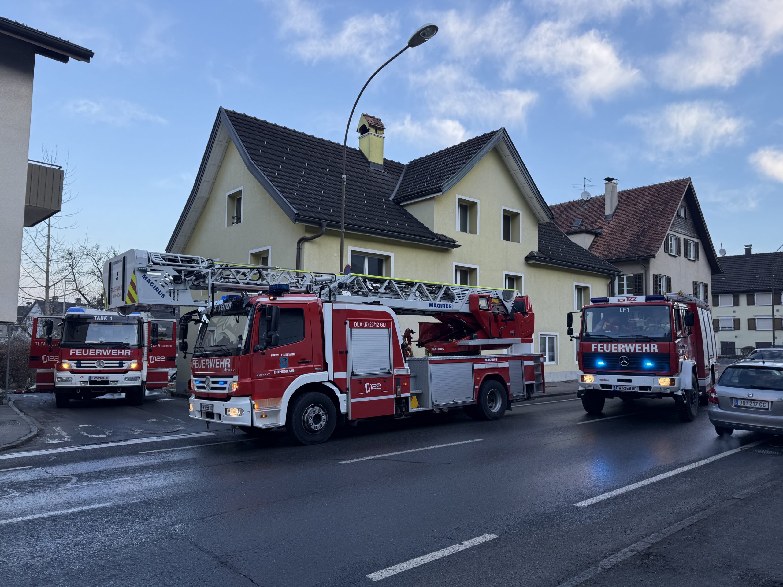 Zwei Personen mit Verdacht auf Rauchgasvergiftung nach Brand in Hohenems
