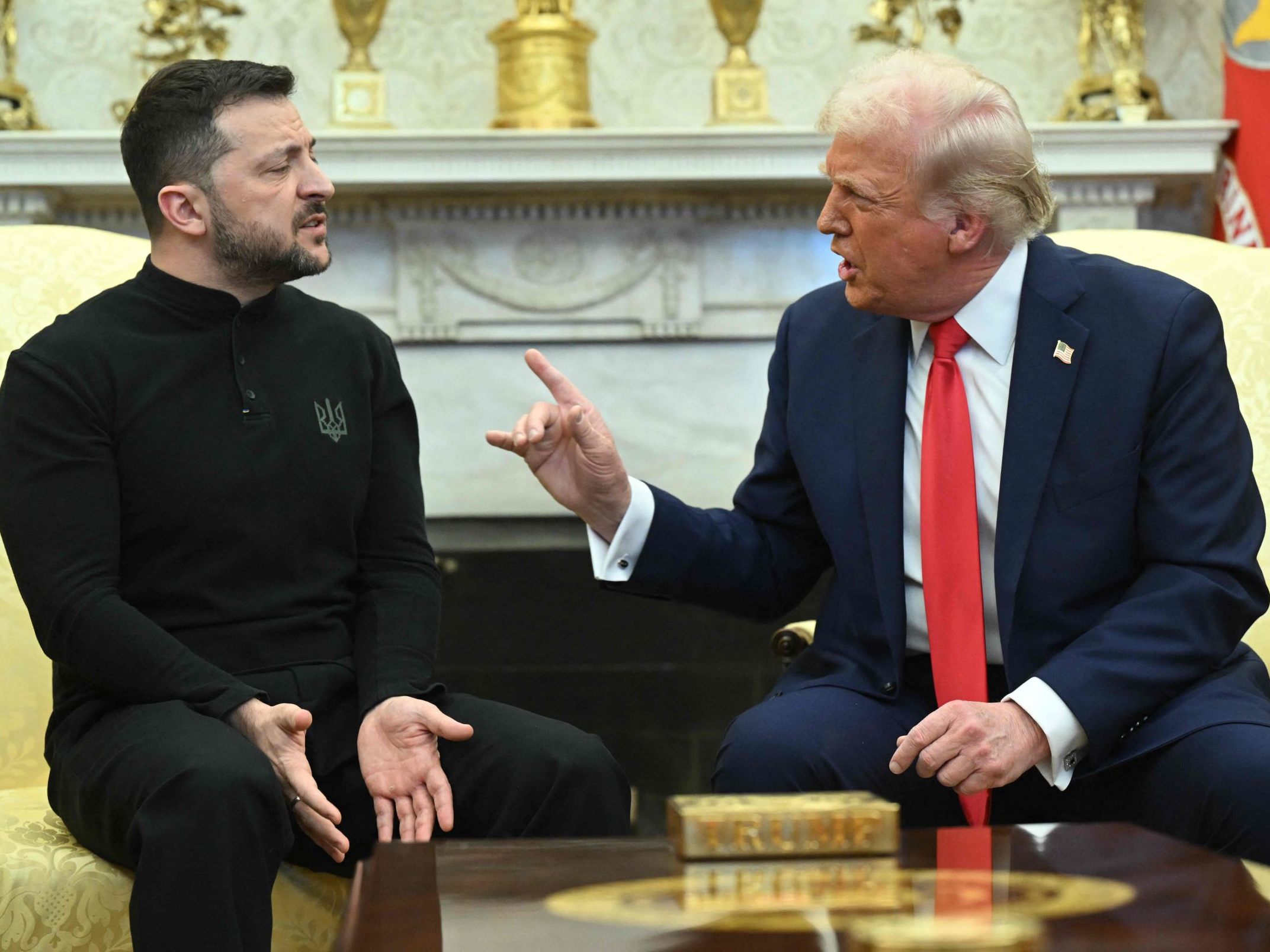Die Konversation und die Entgleisungen beim Treffen Trump (r.) - Selenskyj (l.) im Wortlaut.
