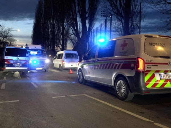 Der Fußgänger wurde unbestimmten Grades verletzt.