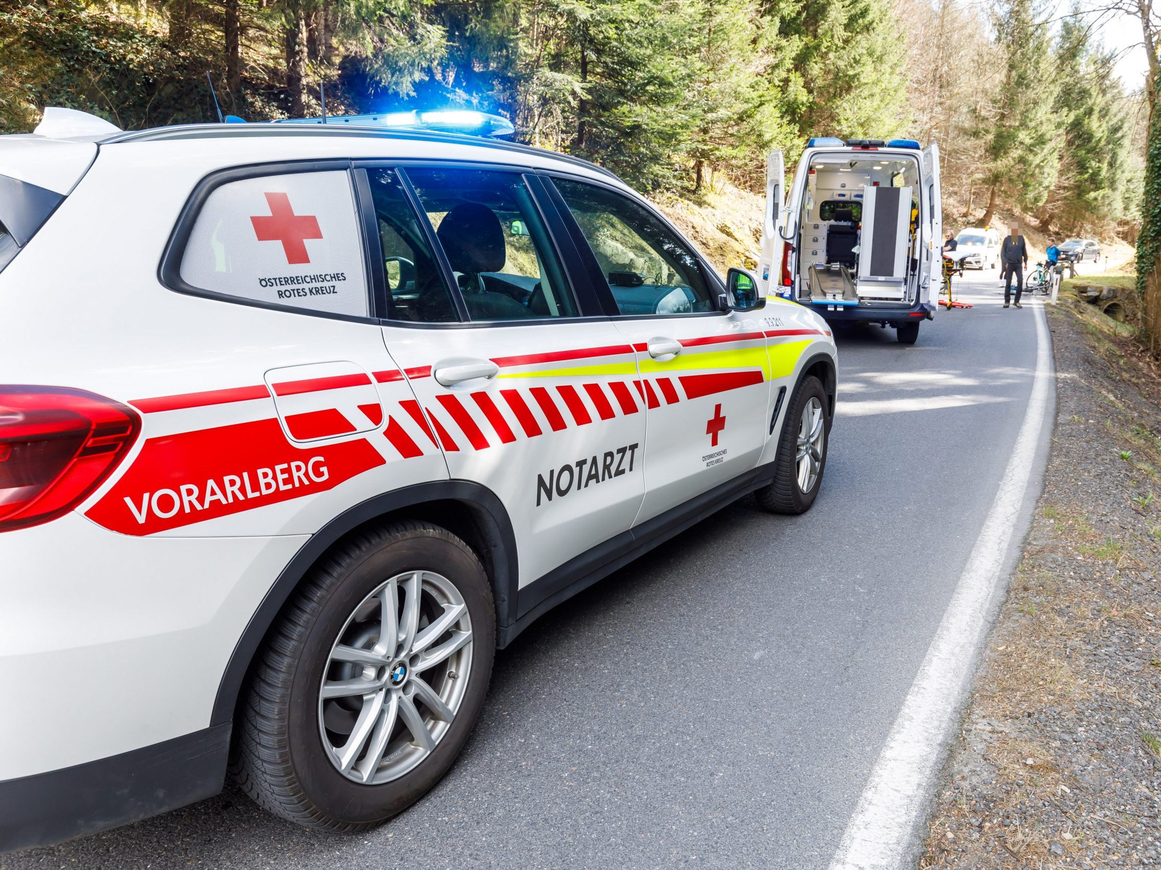 Ein 17-Jähriger wurde bei einem Unfall in Blons verletzt.