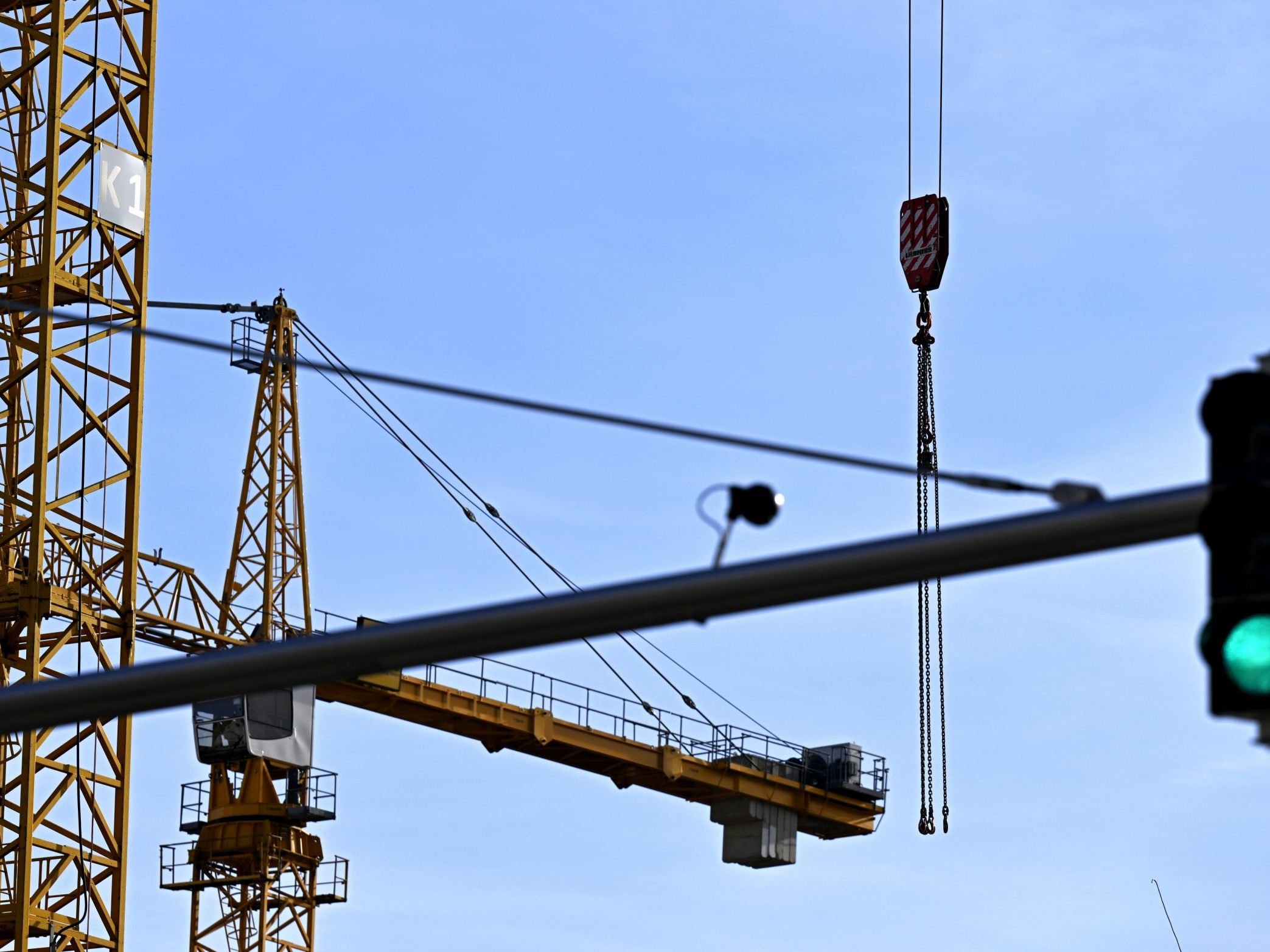 Die Wirtschaft in Österreich schwächelt weiterhin. Positive Signale kommen vom Bau.