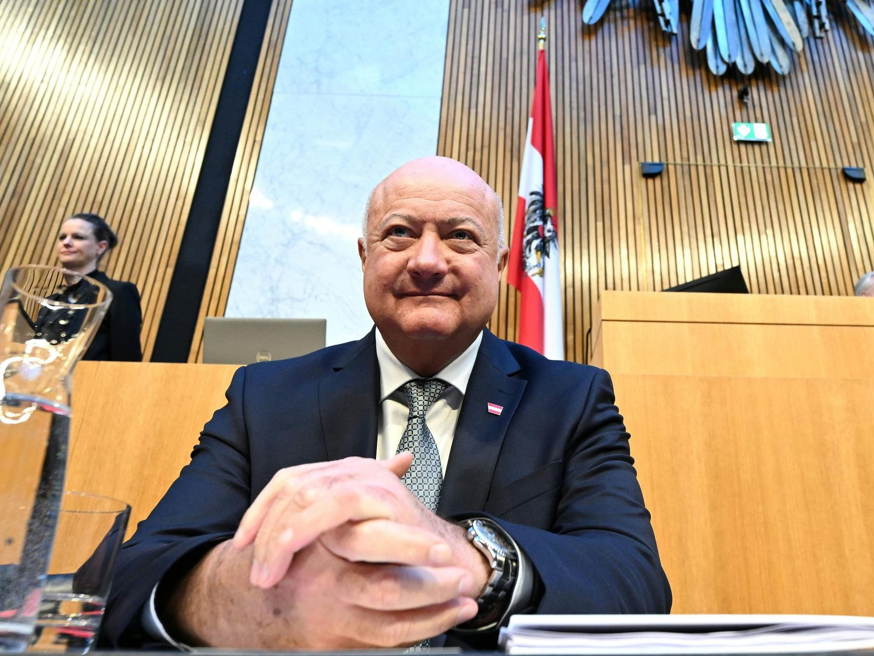 Die Nationalratssitzung beginnt mit einer Fragestunde für Kanzler Stocker.