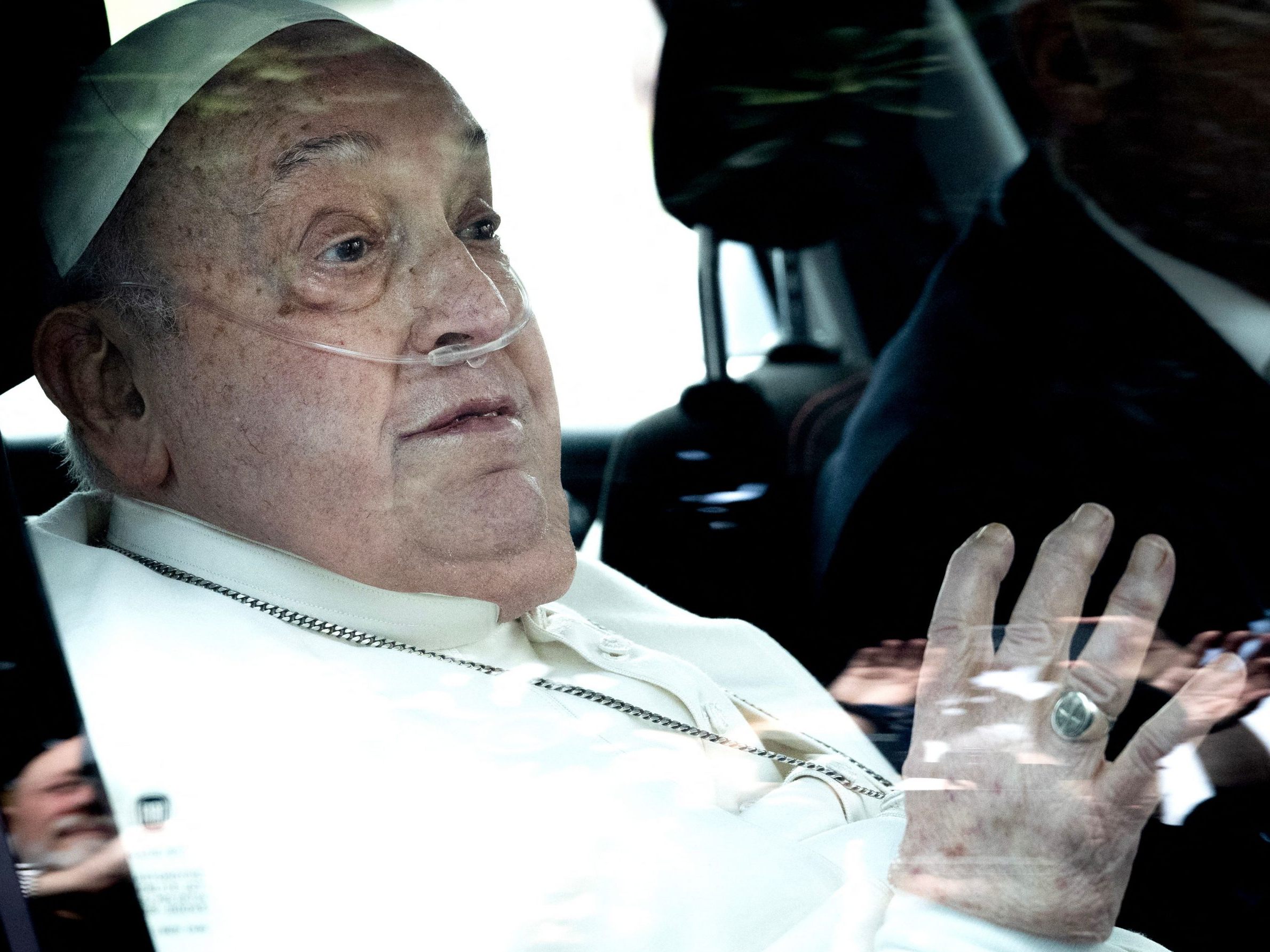Papst Franziskus verließ am Sonntag die Gemelli-Klinik.