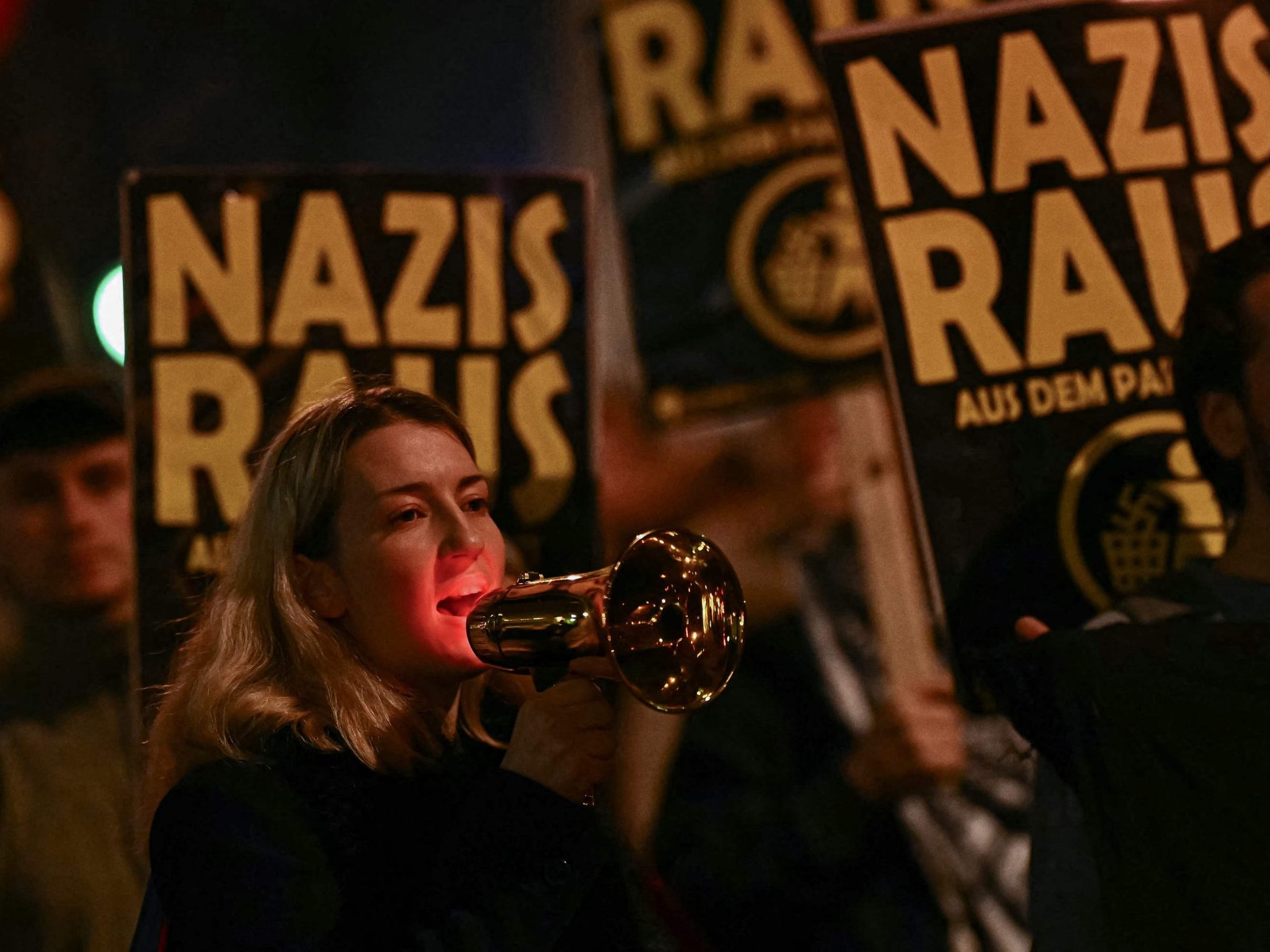 Akademikerball: Protestzug marschiert, FP-Prominenz in der Hofburg.