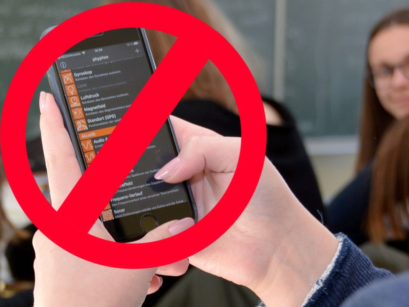 Die negativen Auswirkungen der mobilen Geräte an Schulen seien massiv.