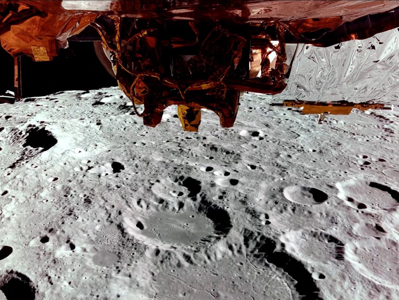 Dieses Bild der Mondoberfläche wurde vom "Blue Ghost"-Lander der Firma Firefly Aerospace am 24 Februar 2025 auf seiner dritten Mondumrundung aufgenommen.