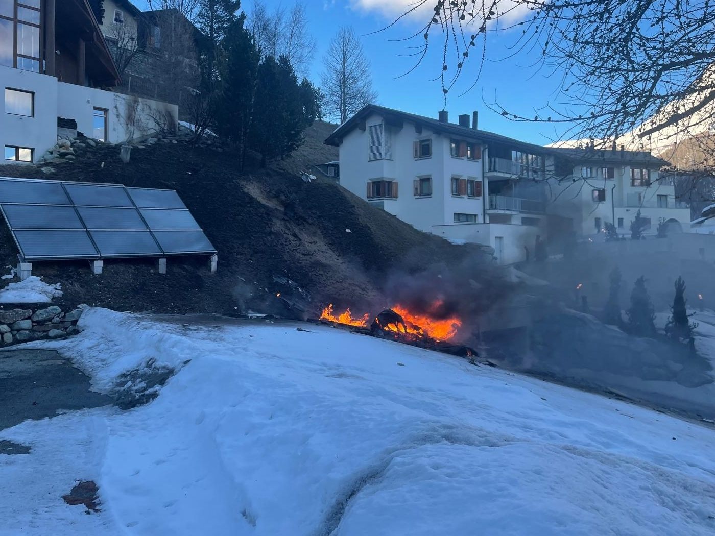 Im Schweizer Hochtal Engadin ist ein Kleinflugzeug abgestürzt.