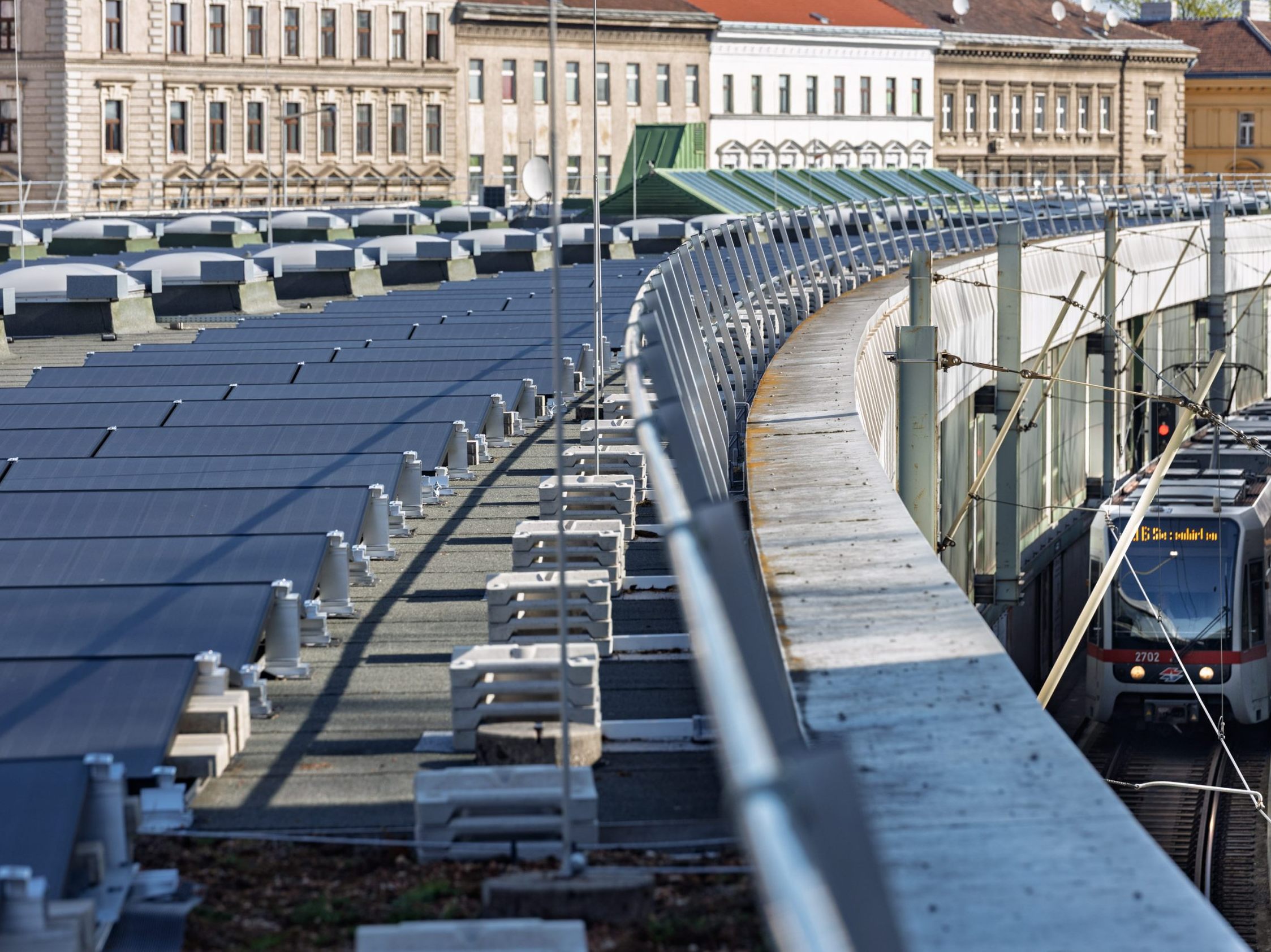20 Photovoltaik-Anlagen sind auf den Öffi-Dächern in Wien in Betrieb.