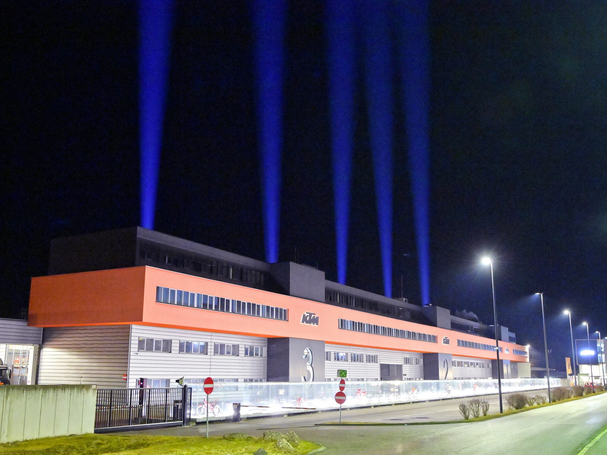 Der Zweiradhersteller KTM bekommt frisches Geld zur Sicherung der Produktion.