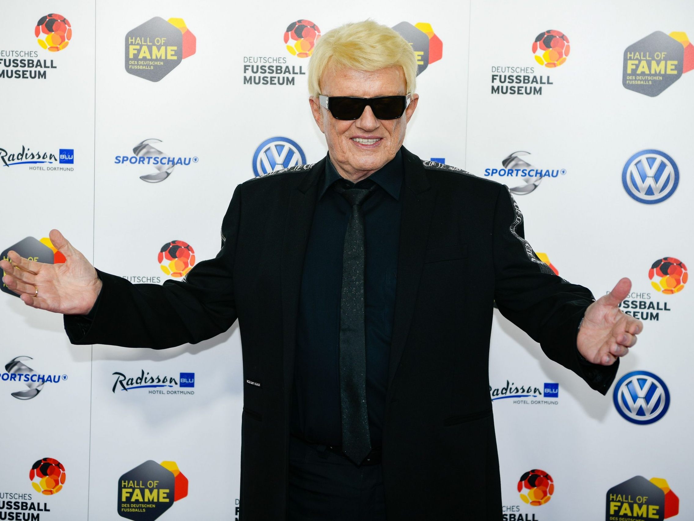 Schlager-Ikone Heino tritt nach langem Zögern erstmals mit einer eigenen Show am Ballermann auf Mallorca auf.