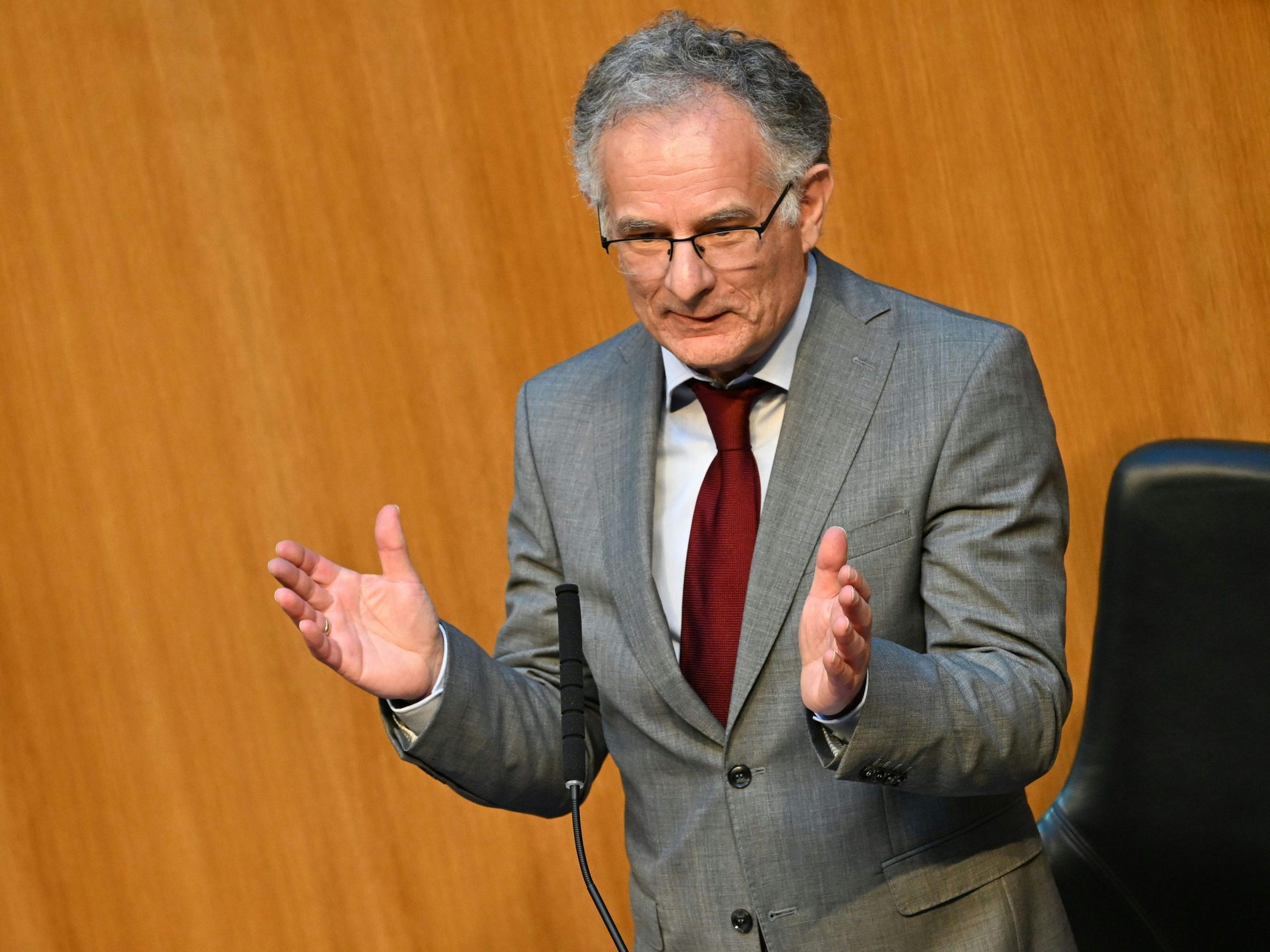 Finanzminister Marterbauer hält im Nationalrat seine Budgetrede.