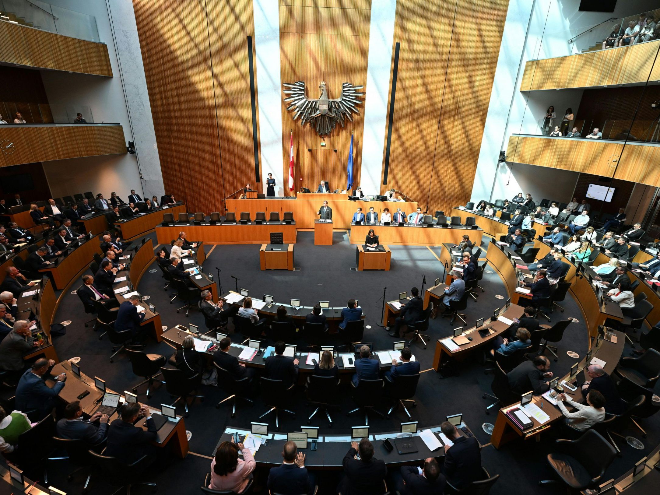 Die Budgetsanierung hat Donnerstagnachmittag im Nationalrat die nächste parlamentarische Hürde genommen.