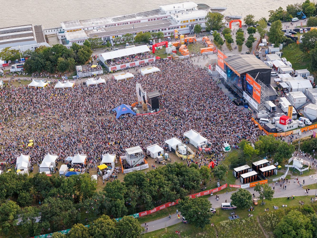 Rückblick auf das letzte Donauinselfest in Wien. Heuer gibt es ein Inklusionskonzert mit Milow.