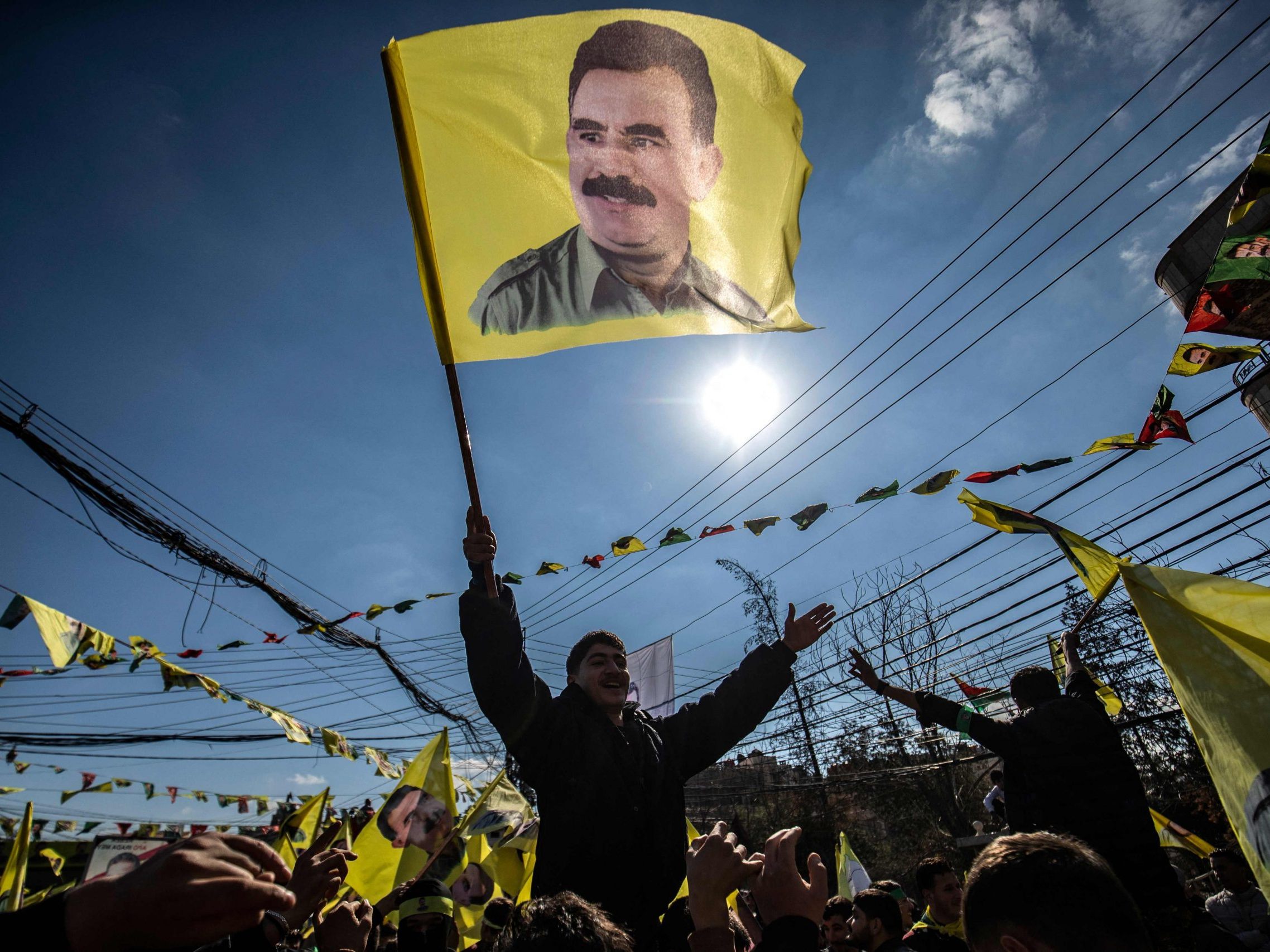 Die verbotene Arbeiterpartei Kurdistans (PKK) hat einem Bericht zufolge ihre Auflösung und das Ende ihres jahrzehntelangen bewaffneten Kampfes gegen den türkischen Staat verkündet.