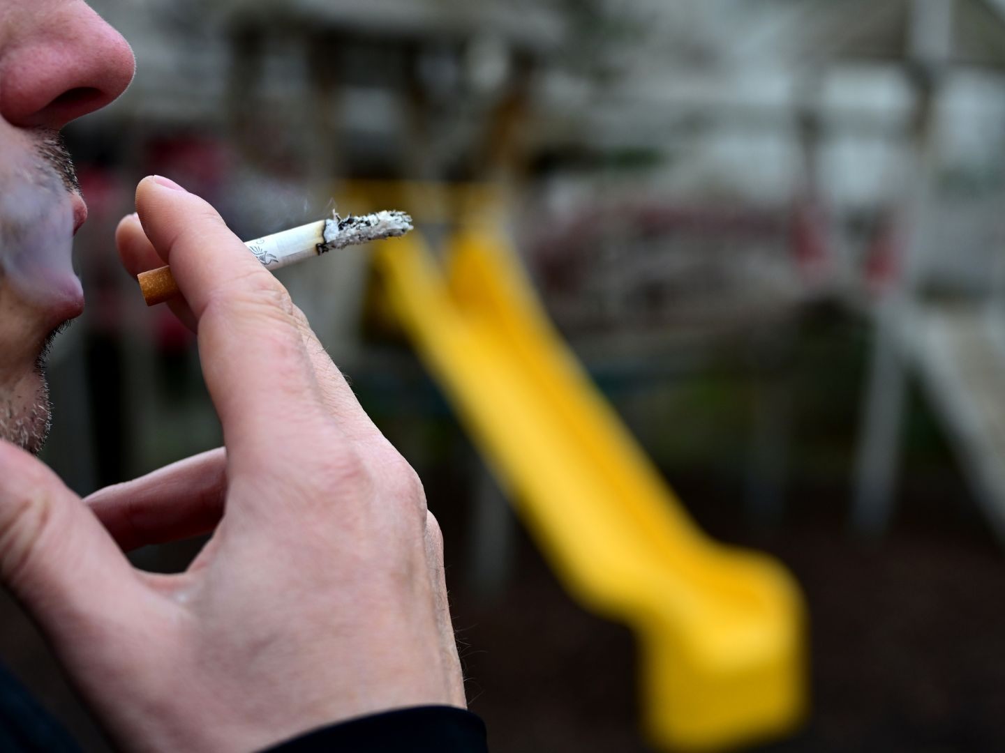 Das Rauchen soll in Frankreich zukünftig auch im Freien verboten sein.