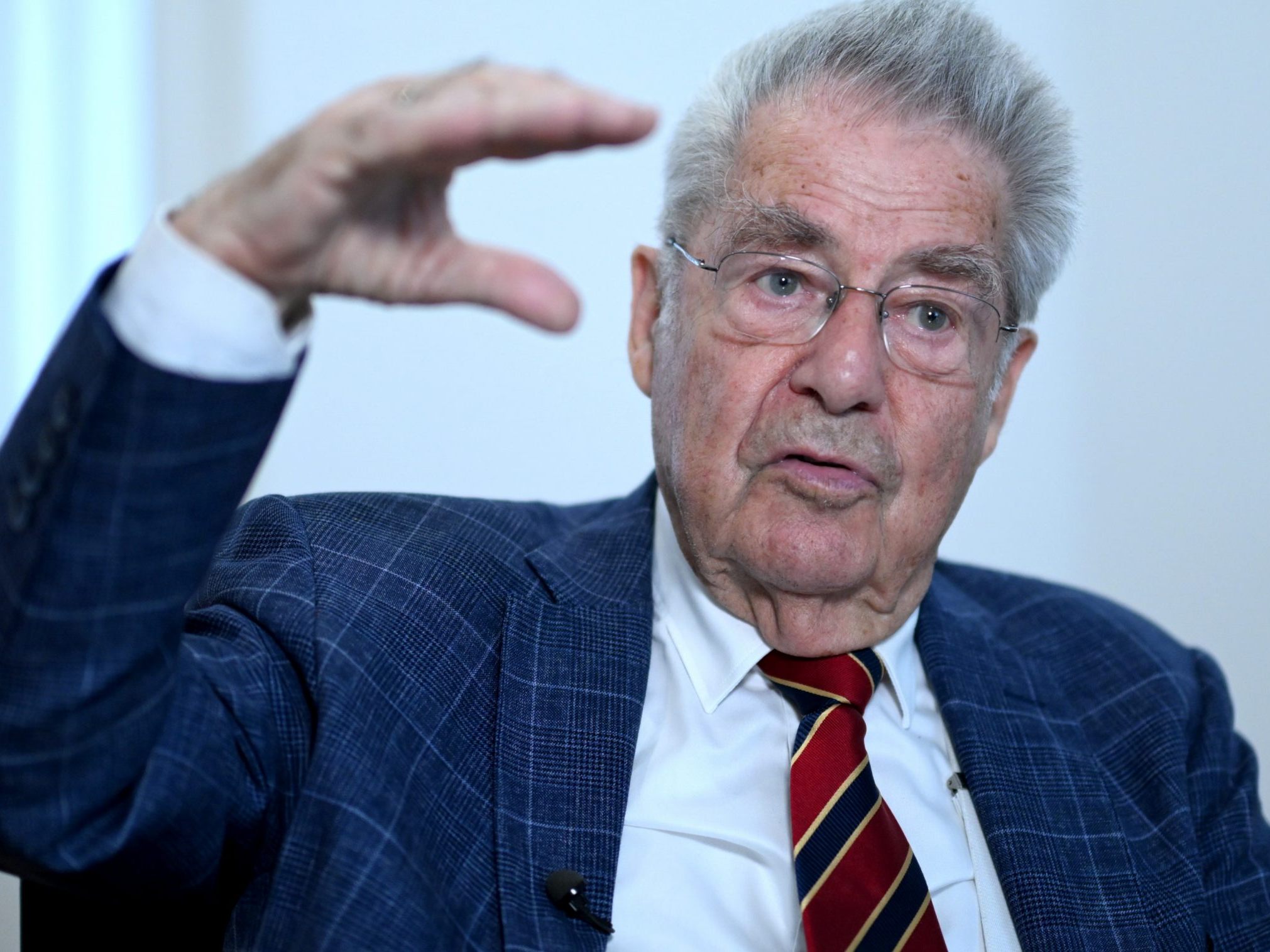 Fischer sieht in Verzicht auf Neutralität auch großen Prestigeverlust.