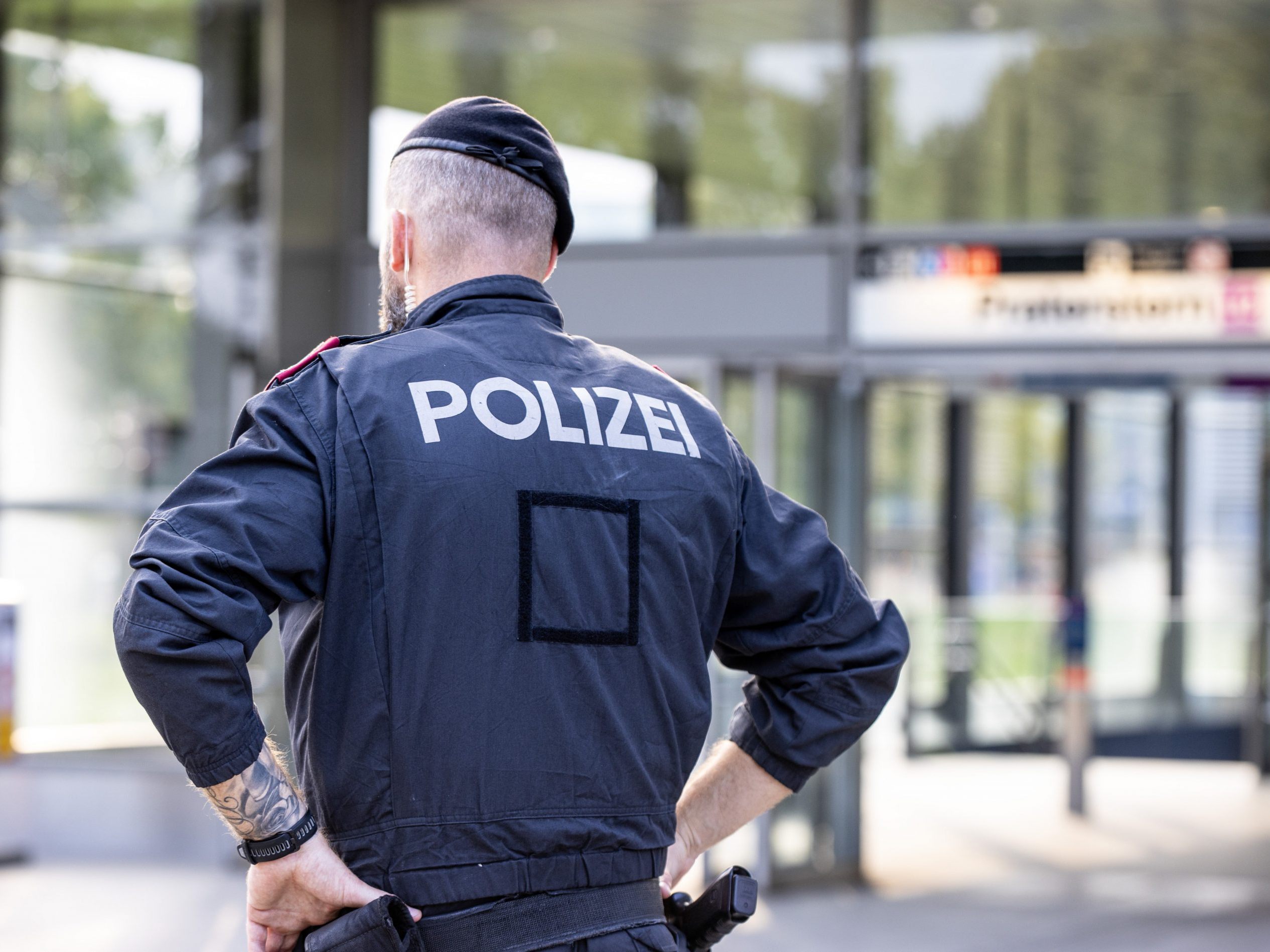 Täter noch flüchtig - Großfahndung läuft. (Symbolbild)
