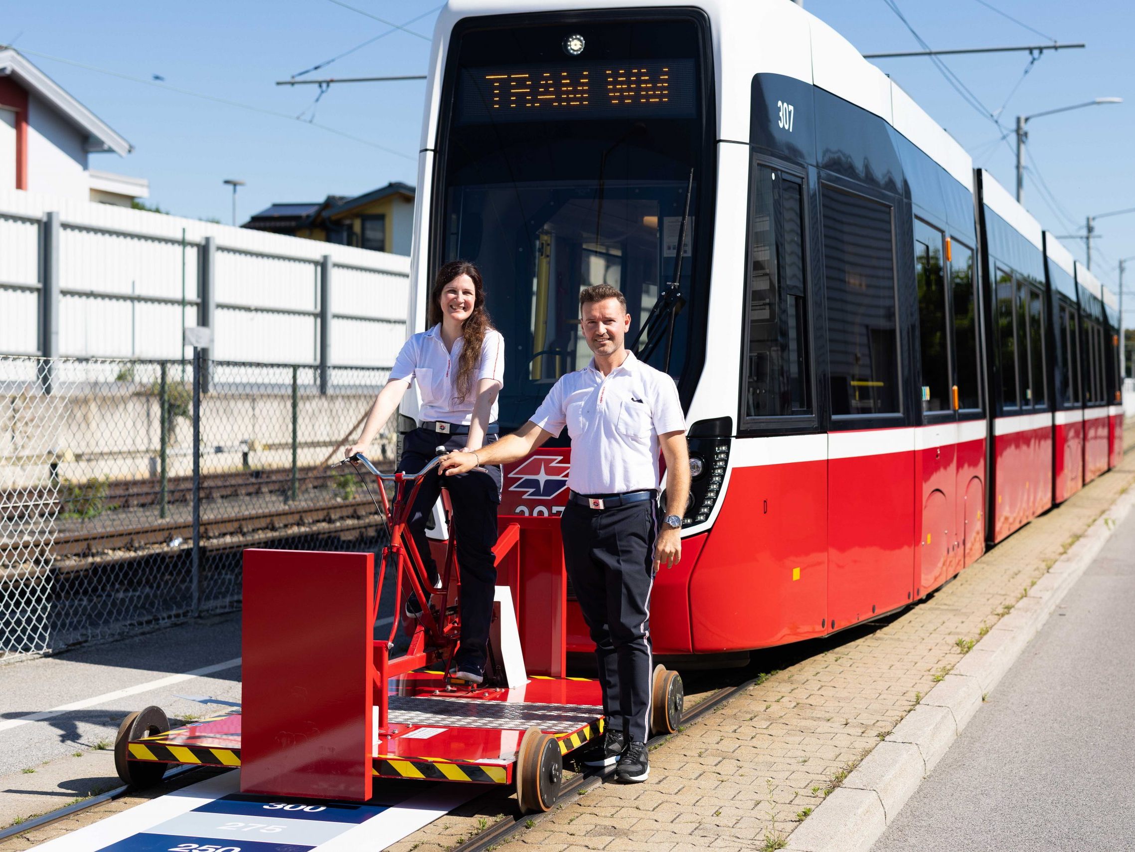 Elisabeth Urbanitsch und Florijan Isaku gehen für die Wiener Linien an den Start.