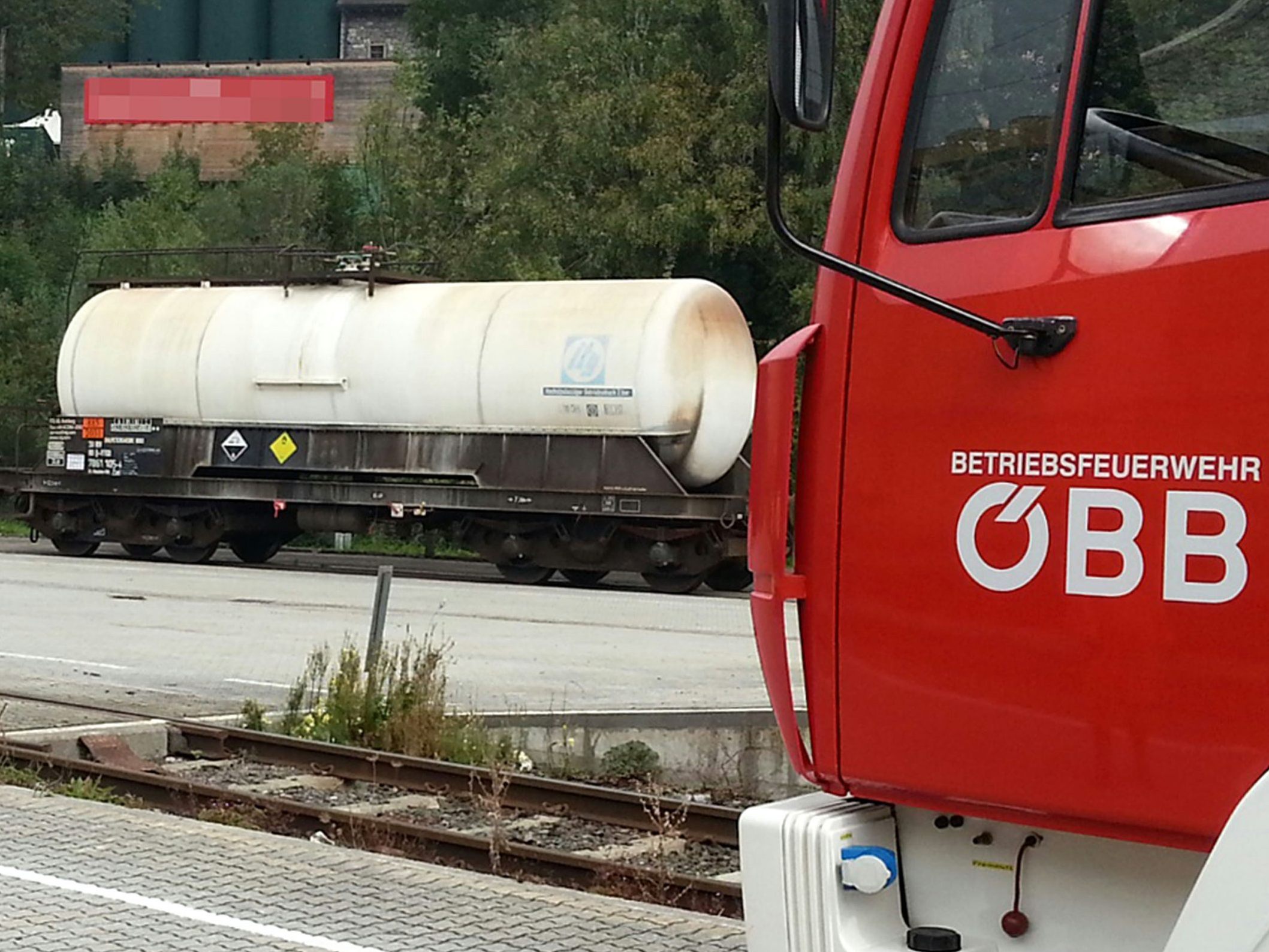 Eine geringe Menge Benzin trat aus einem Kesselwagen der ÖBB aus – keine Gefahr für Umwelt oder Personen.