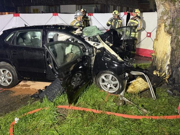 In Krumbach kam es am Freitagabend zu einem tödlichen Verkehrsunfall.