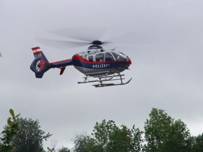 Die Flugpolizei musste die beiden Kletterer per Tau retten. (Symbolbild)