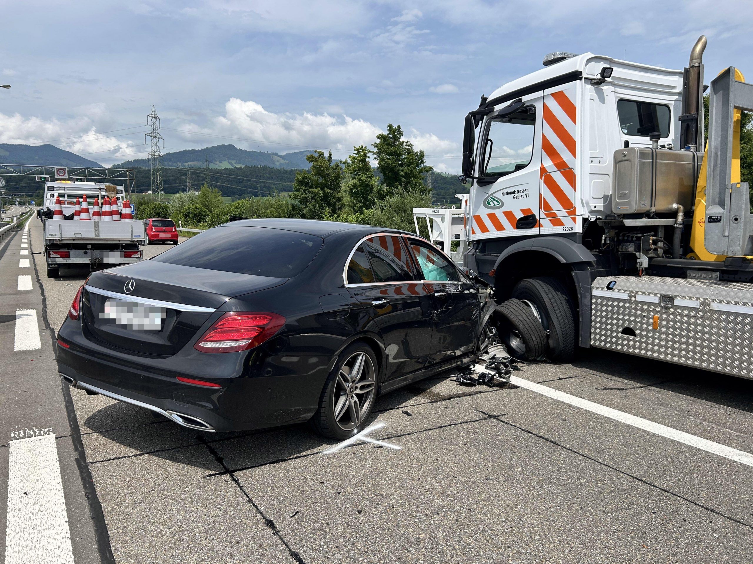 Der Autofahrer wurde leicht verletzt.