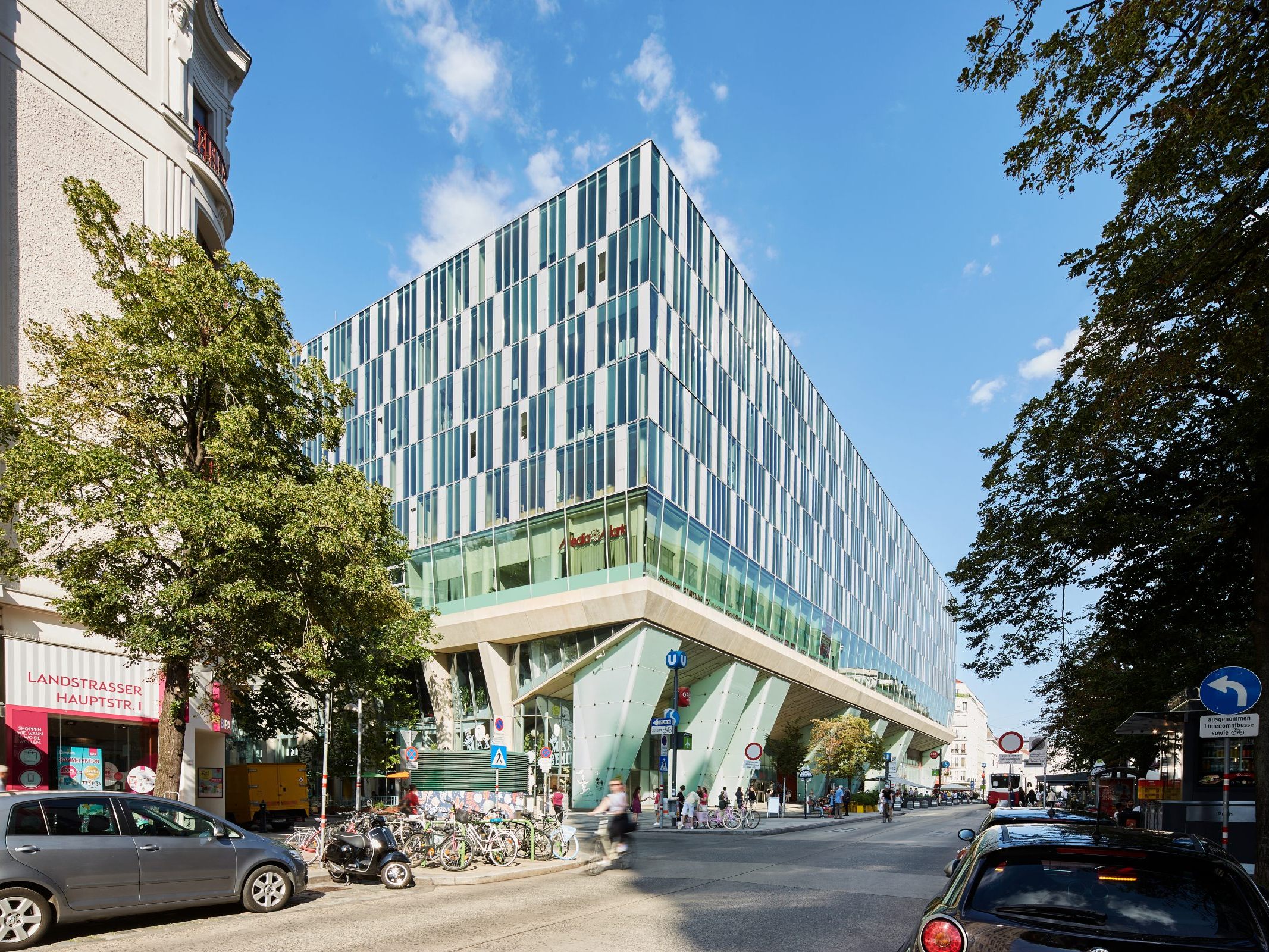 Einkaufszentrum in Wien geräumt – U-Bahnen halten nicht mehr