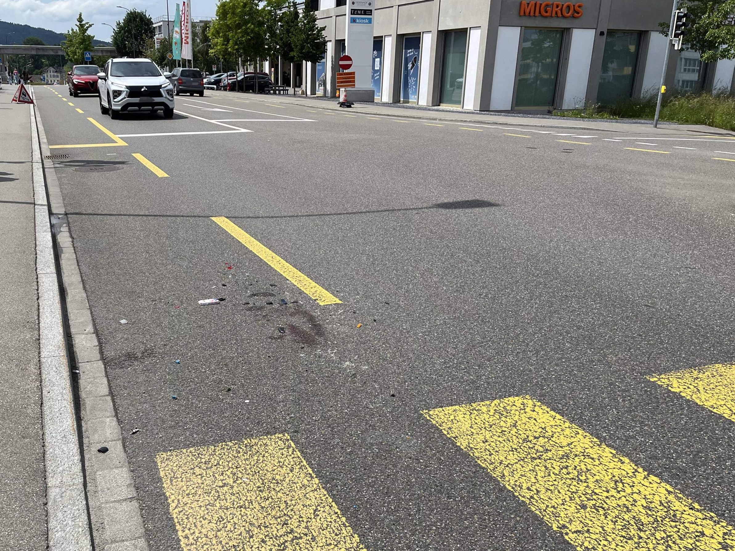 Eine 74-Jährige wurde bei dem Unfall verletzt.