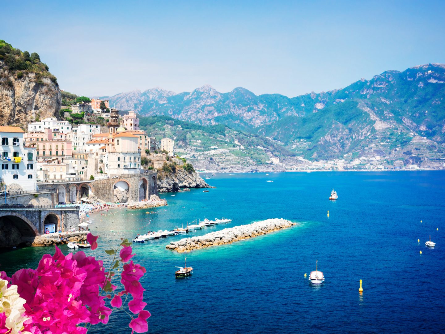 Italien hebt Strandpreise an – bis zu 700 Euro pro Tag.