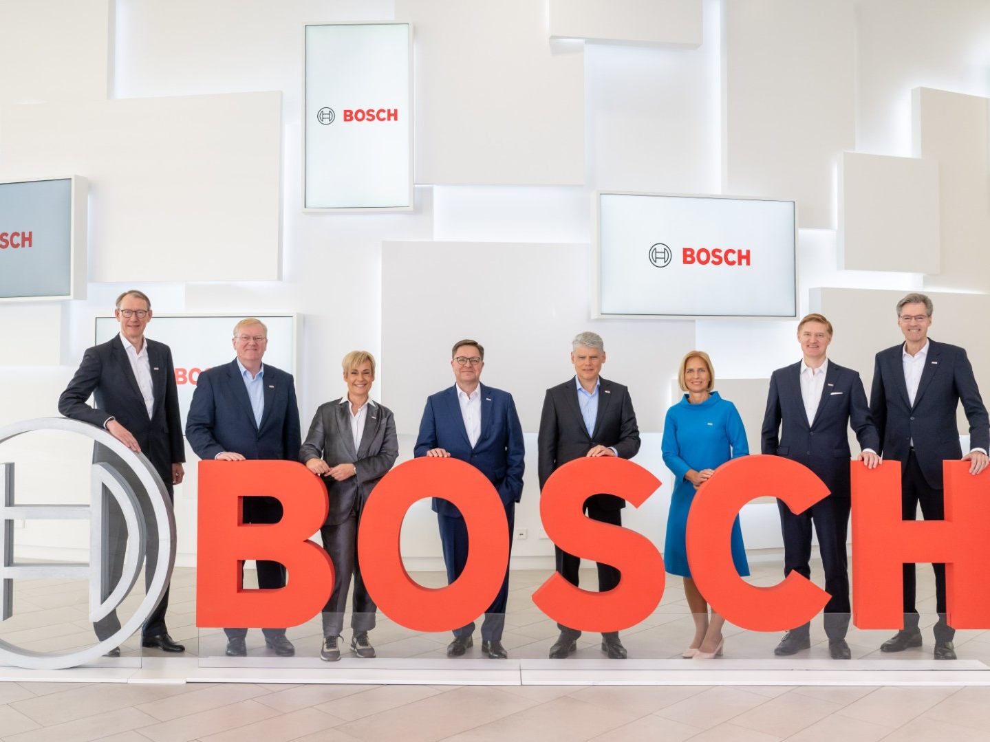 Bosch kündigt Umbau des Werks Reutlingen an: Bis 2029 sollen 1100 Jobs wegfallen – Halbleiterproduktion soll ausgebaut werden.