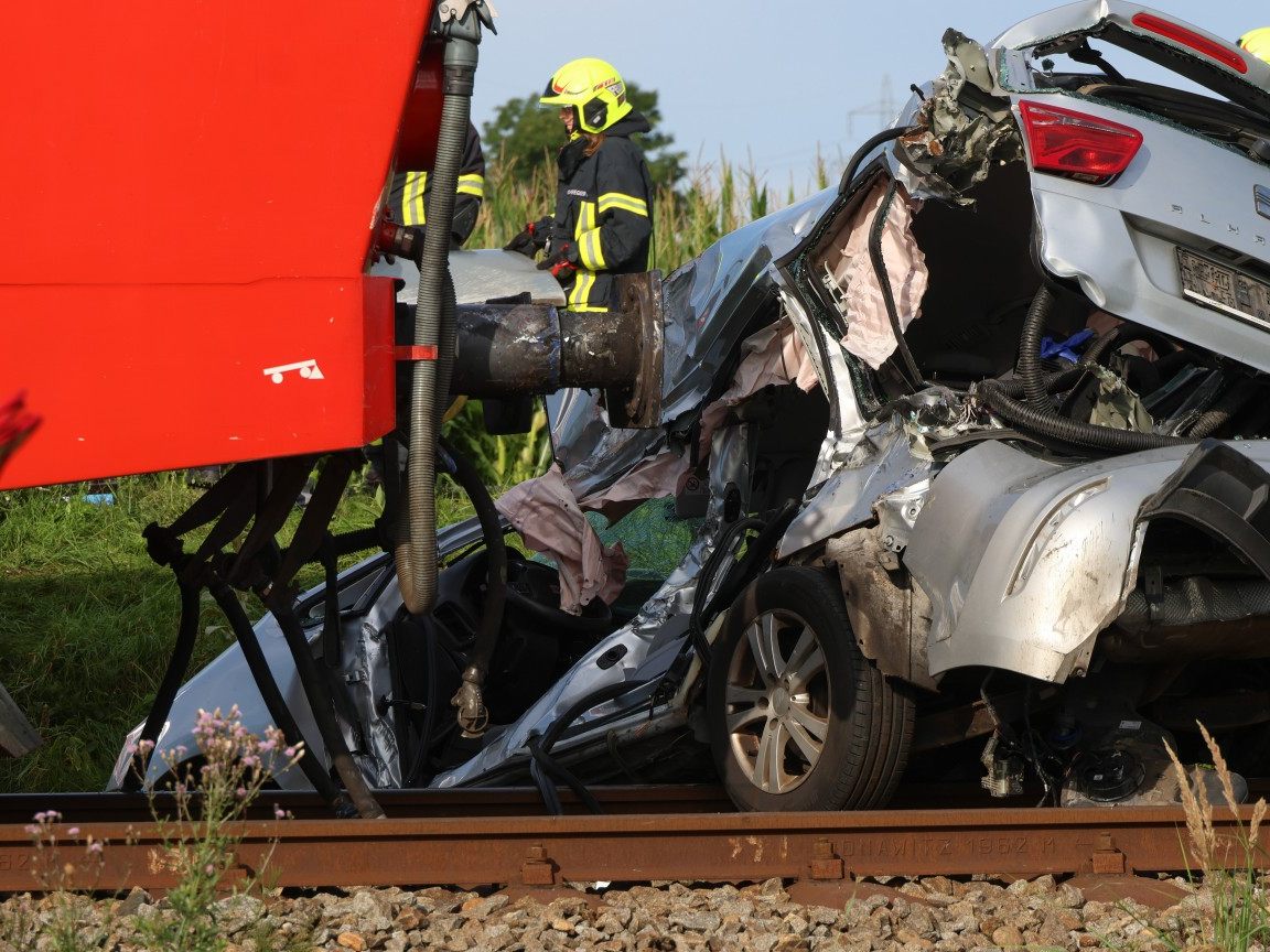 Person stirbt nach Kollision mit Regionalzug