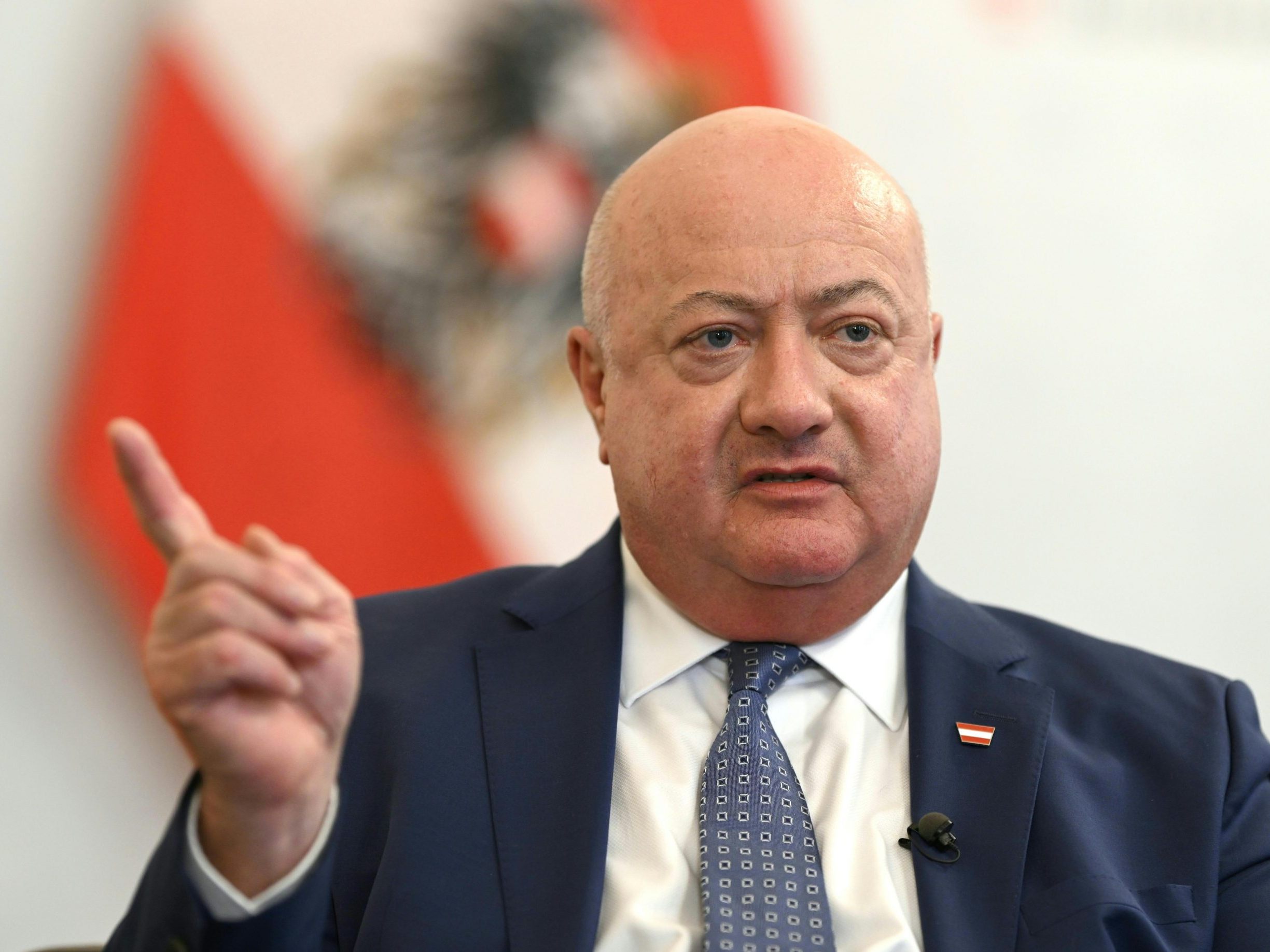 Bundeskanzler Stocker spricht sich gegen eine erneute Erhöhung des Pensionsalters aus.