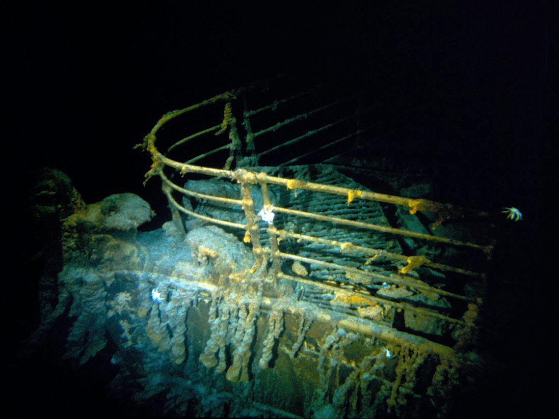 Das Wrack der Titanic liegt seit 1912 am Meeresgrund und wird laut Forschern bis spätestens 2030 vollständig durch mikrobiellen Abbauprozesse zersetzt sein.