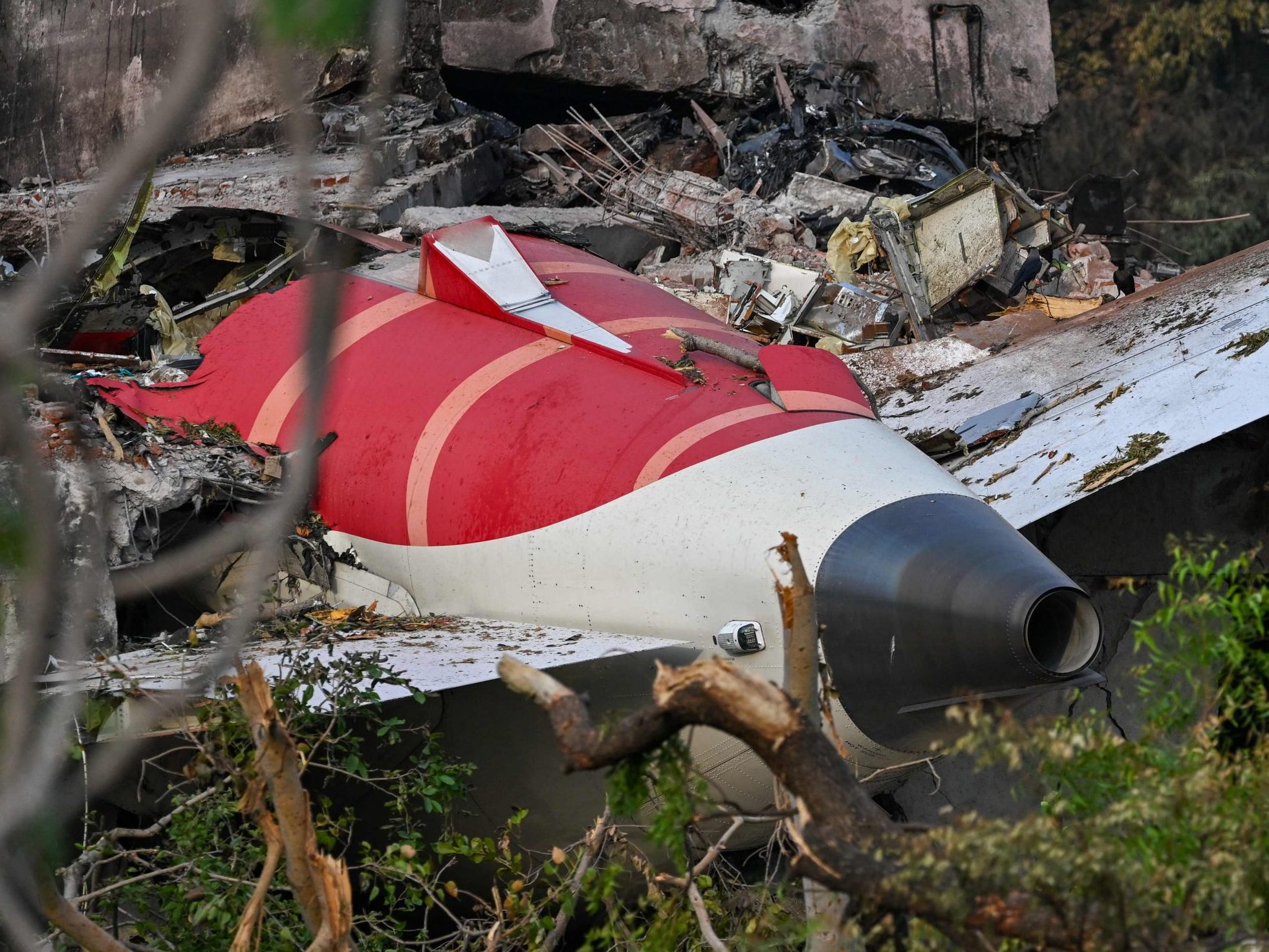 Anzahl der Toten nach Flugzeugabsturz in Indien steht fest
