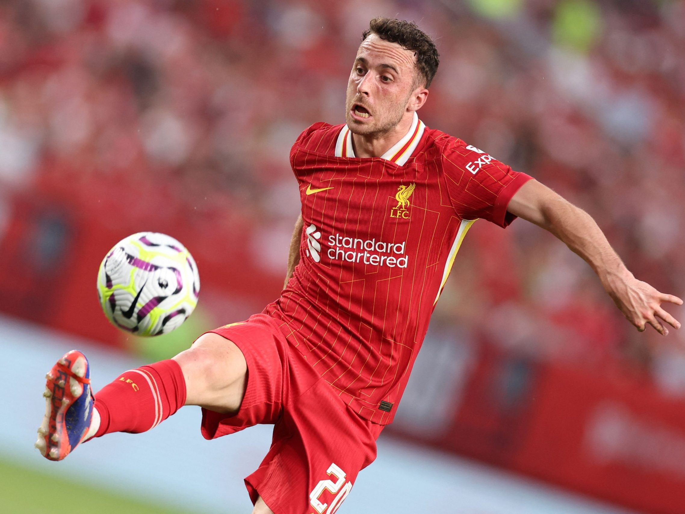 Diogo Jota, FC Liverpool Stürmer, stirbt bei Autounfall in Spanien. Fußballwelt trauert um ihn und seinen Bruder André Silva.