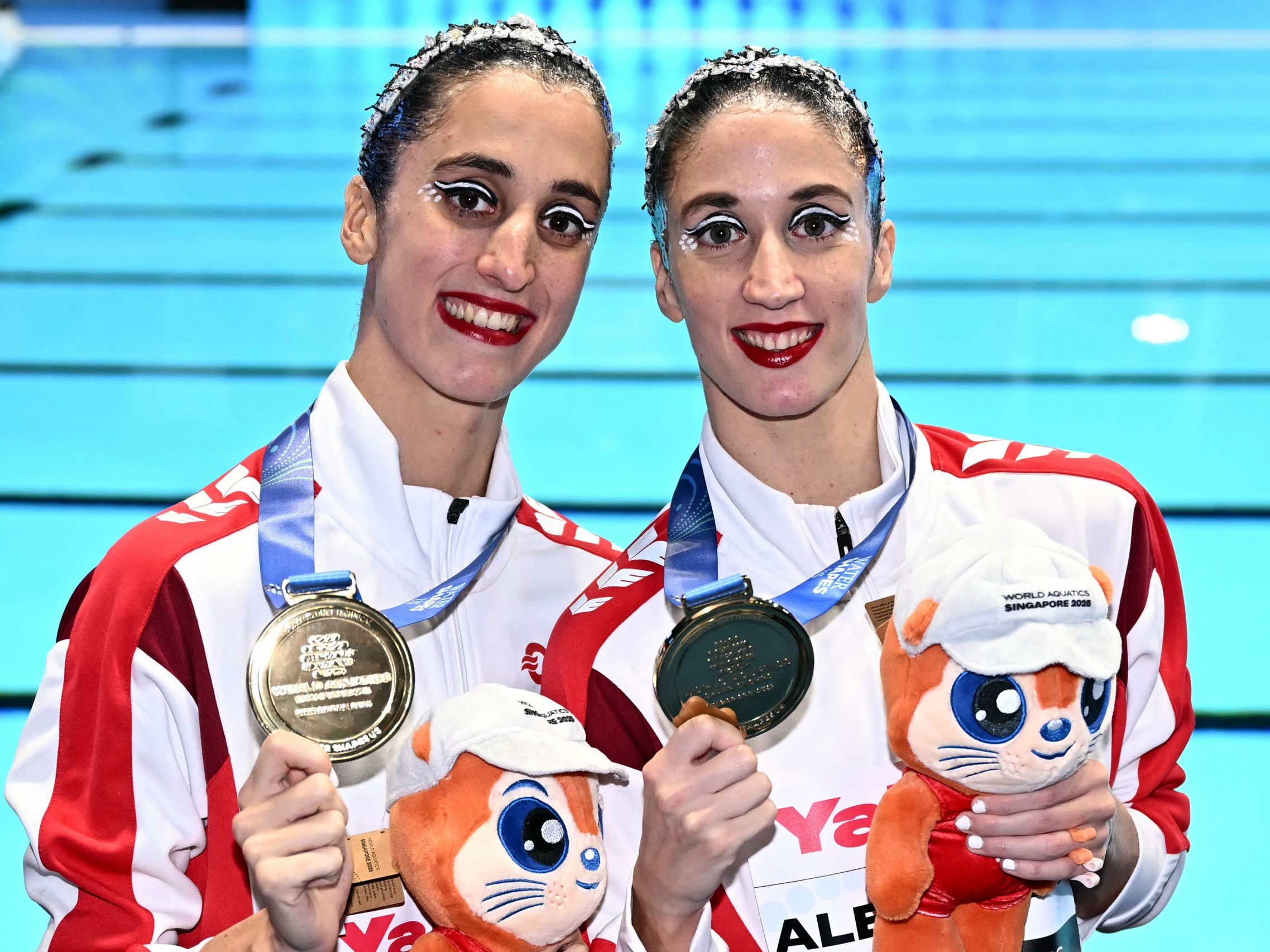 Anna-Maria und Eirini Alexandri jubeln in Singapur über WM-Gold im Technik-Duett.