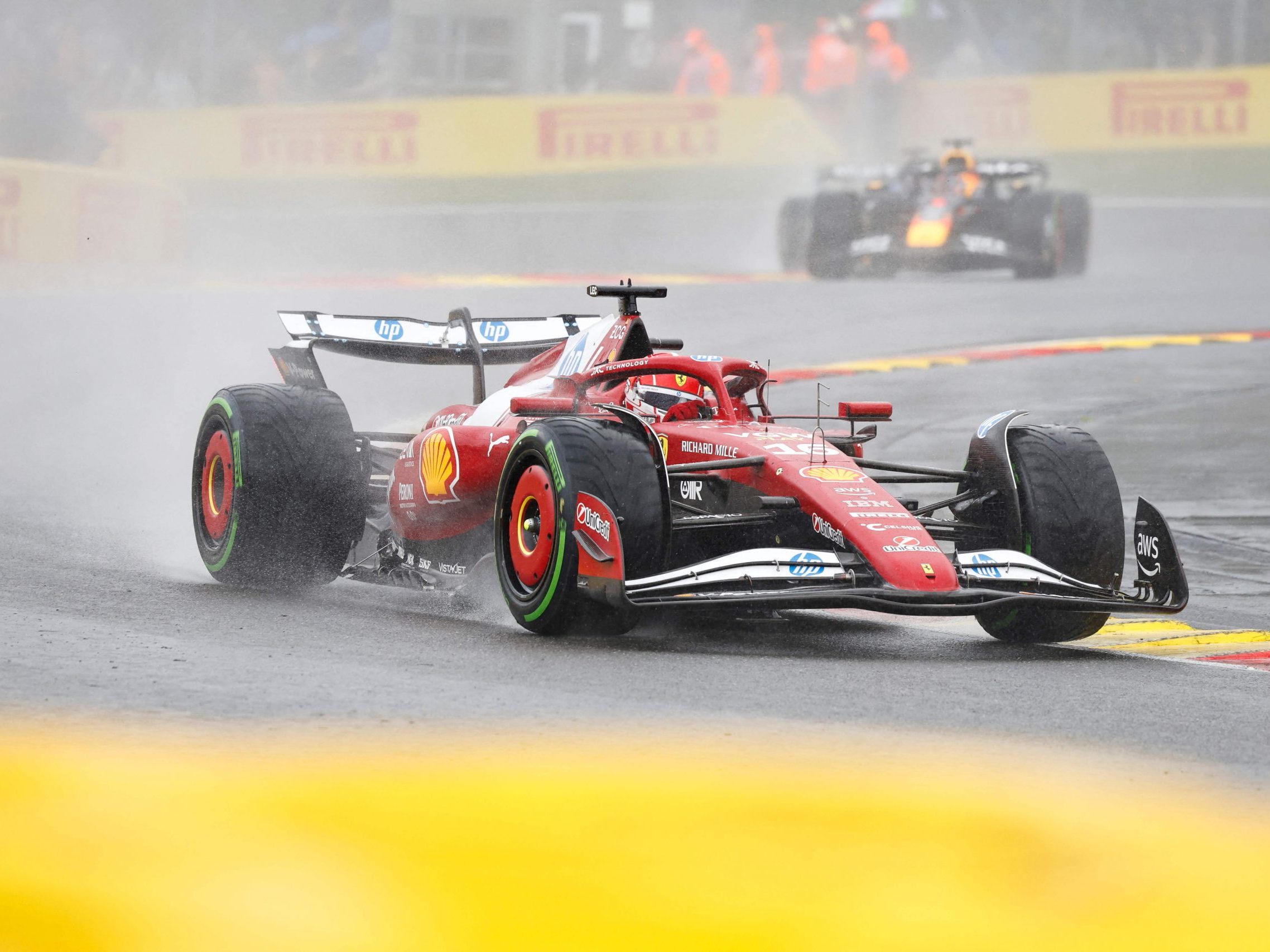 Schlechtere Sicht und starker Regen führten dazu, dass der Formel-1-Start in Spa abgebrochen wurde.