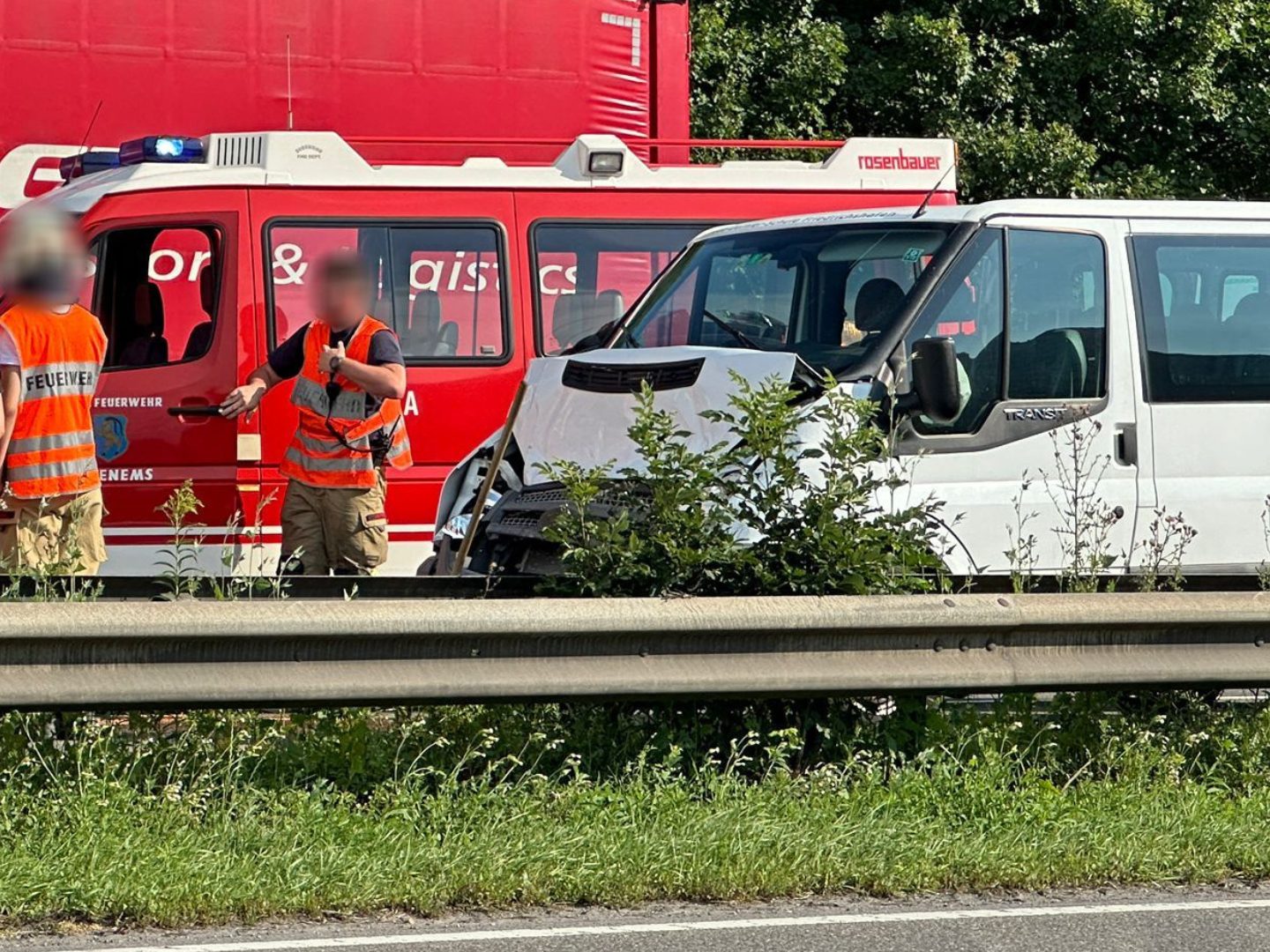 Unfall bei Raststation Hohenems: Lieferbus beschädigt