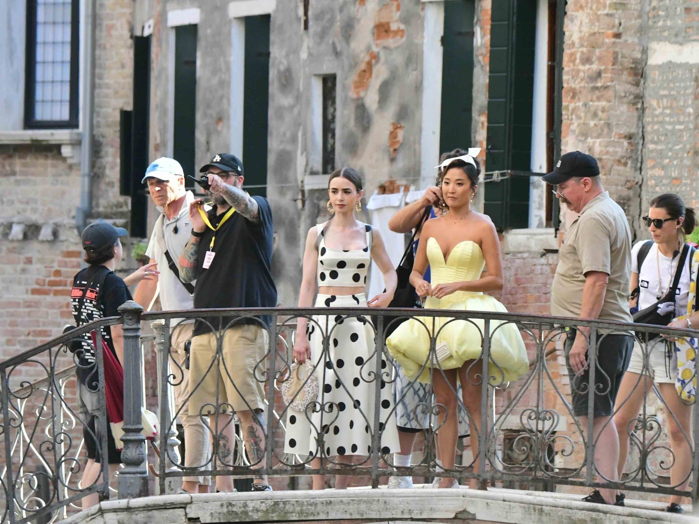Während der Dreharbeiten zur neuen Staffel von „Emily in Paris“ kam es in Venedig zu einem Todesfall.