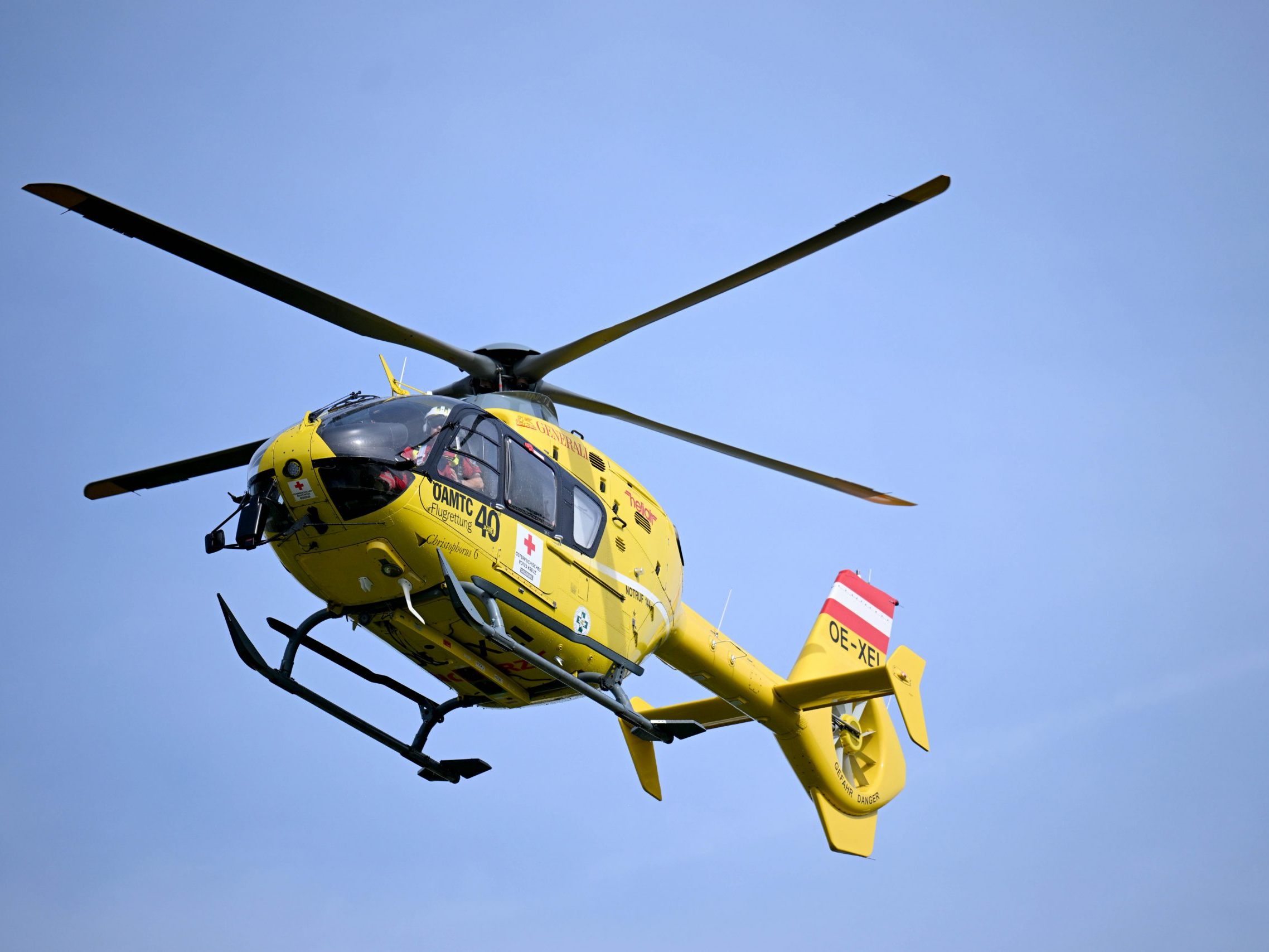 Nach einem Gasaustritt bei Bauarbeiten in Mödling am Mittwochvormittag ist eine Person verstorben und eine weitere schwer verletzt.