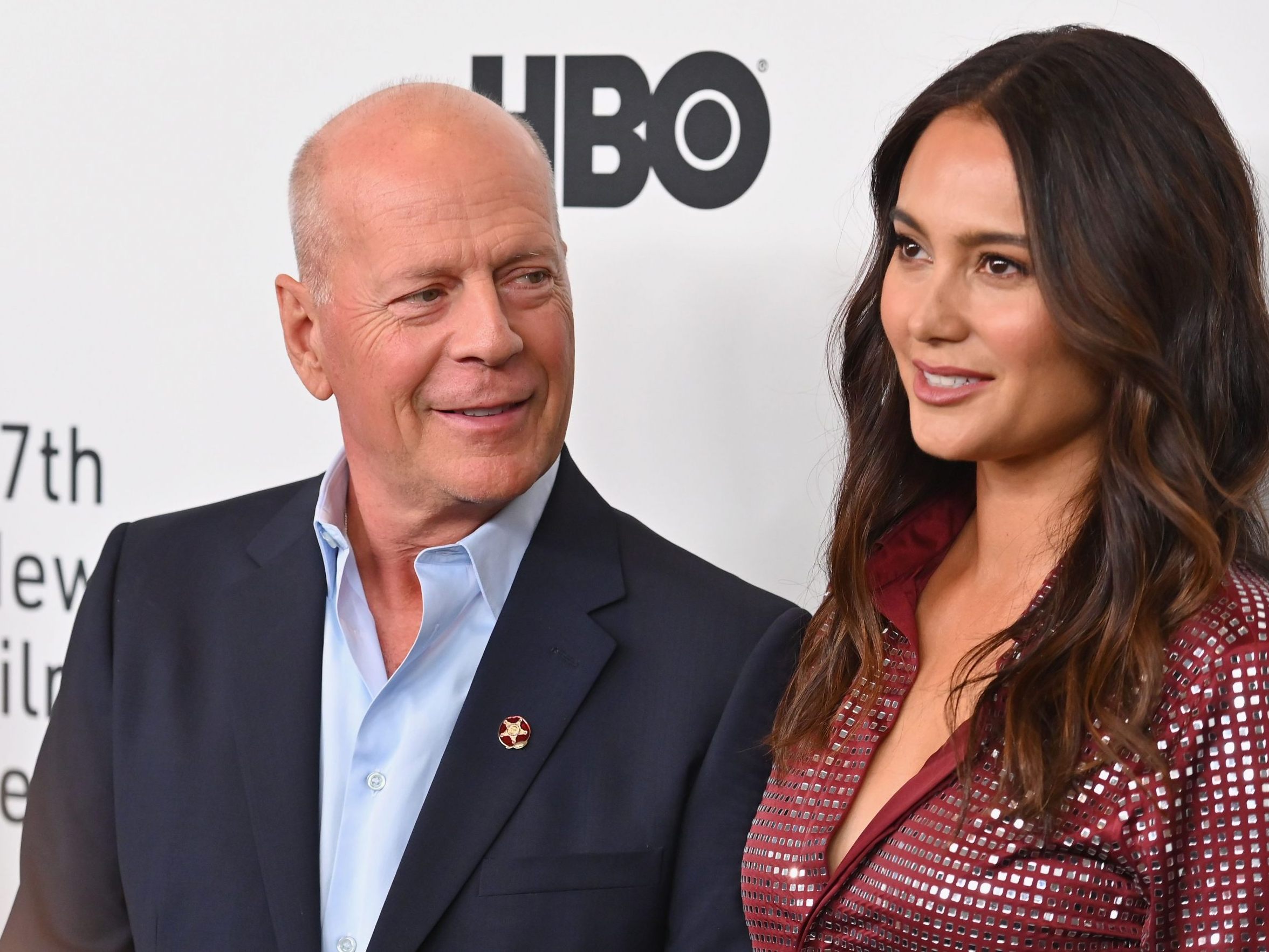 Bruce und Emma Heming Willis 2019 bei einer Filmpremiere.