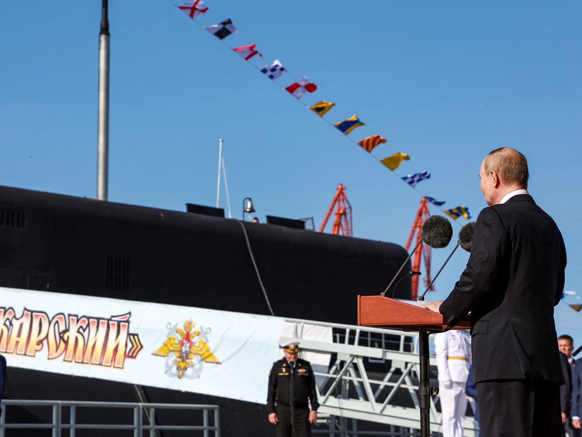 Wladimir Putin bei der Indienststellung der "Knyaz Poscharskiy" am 24. Juli 2025.